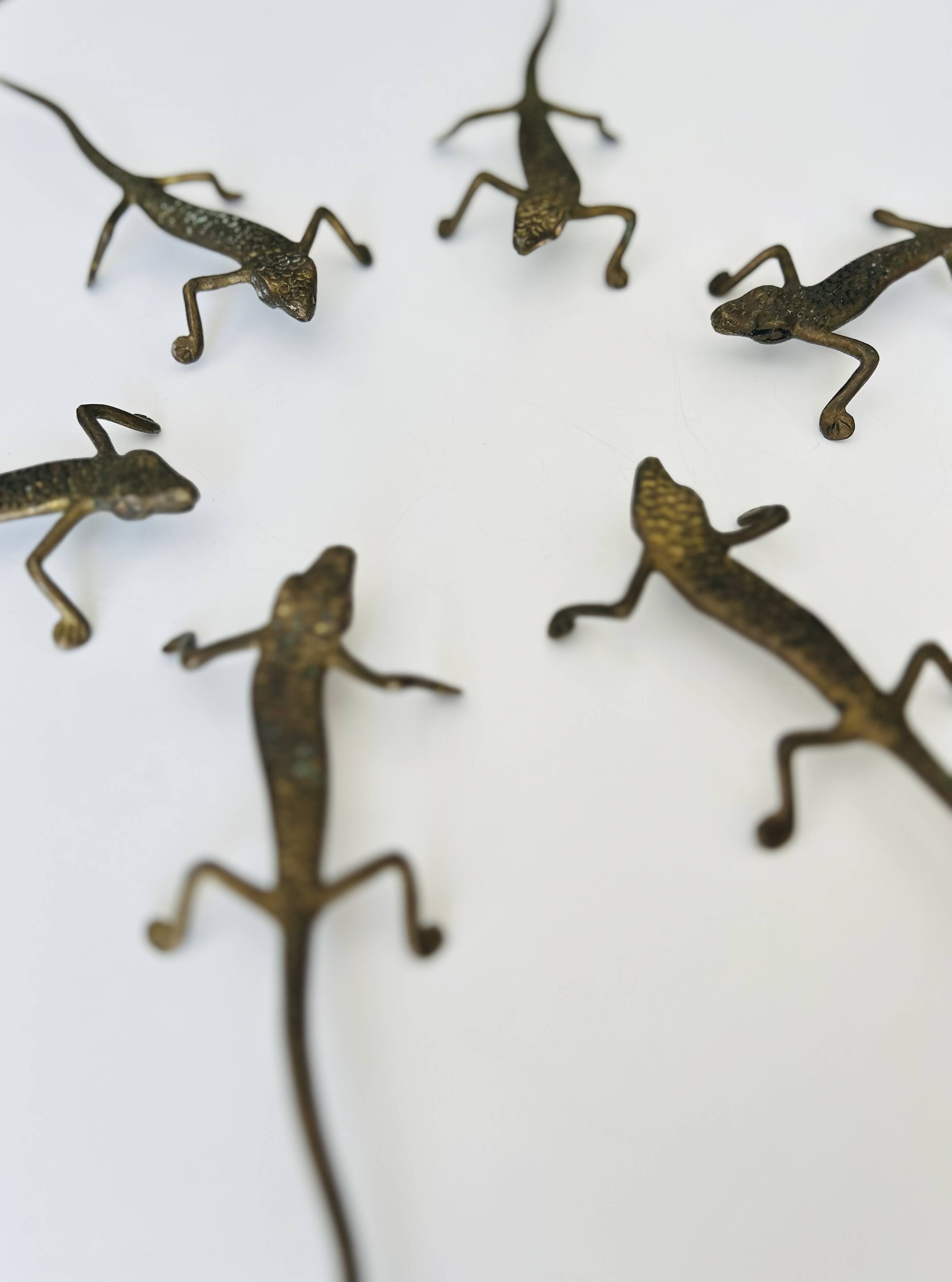 Bronze lizard knife holder