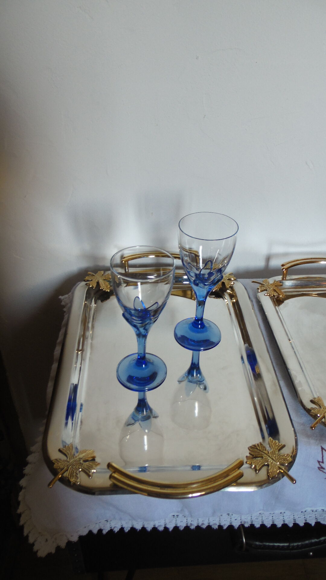 Duo of presentation trays