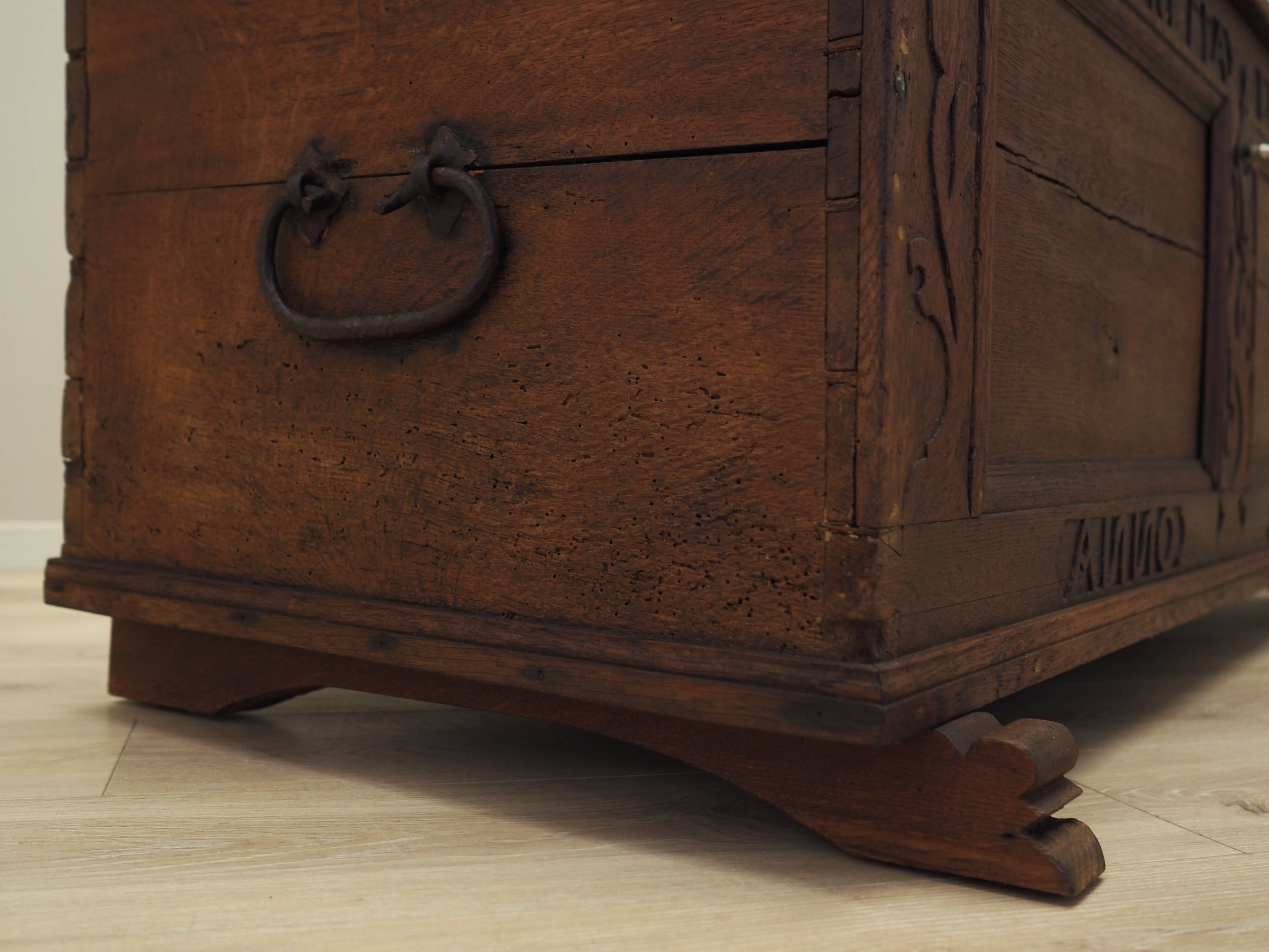 Oak chest, Scandinavian design, 18th century