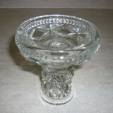 Bougeoir en verre pressé ciselé