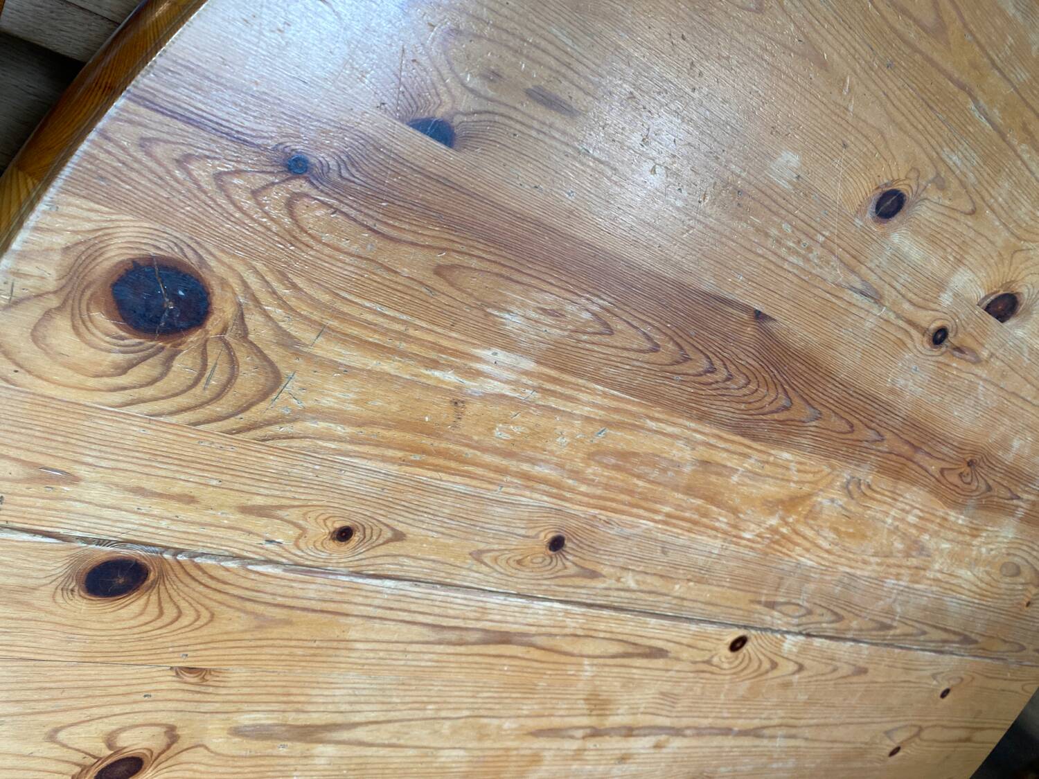 Round solid pine dining table with 2 extensions