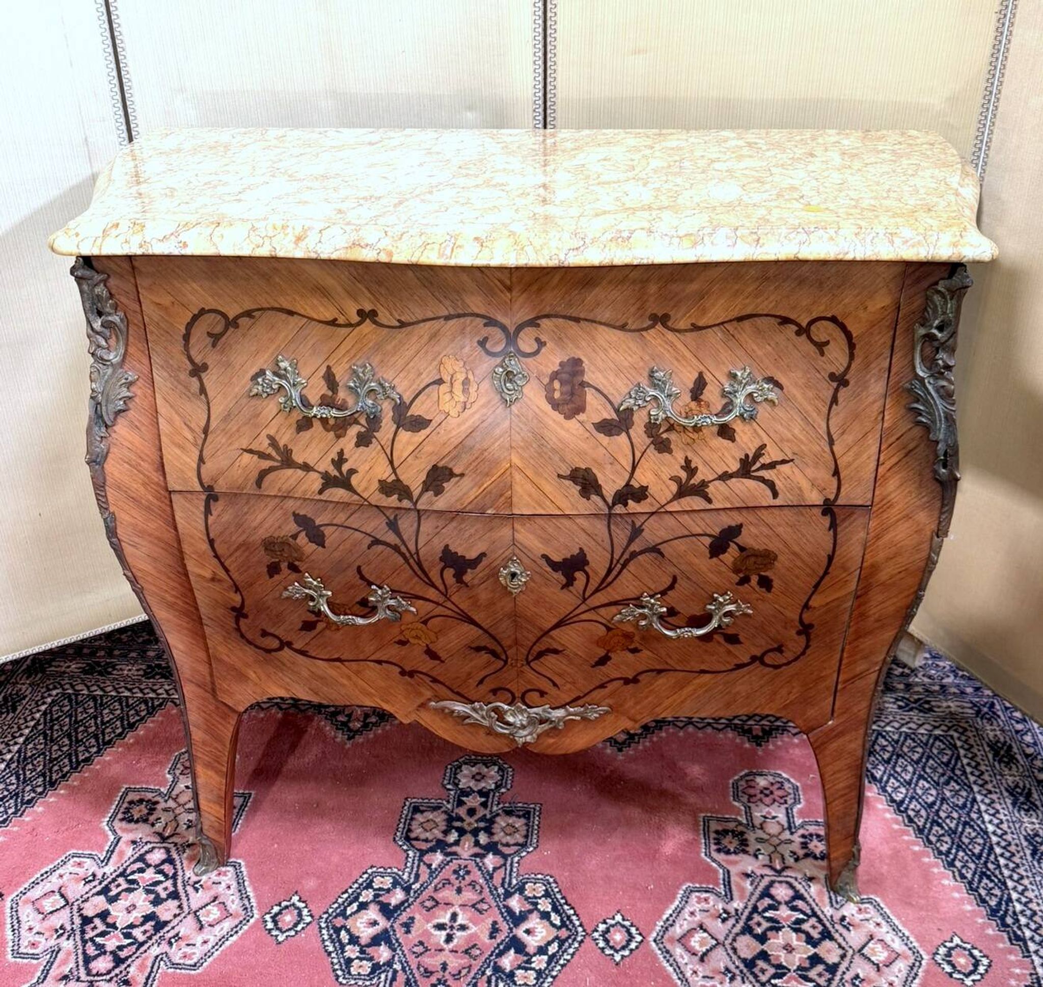 Louis XV style curved ladies' chest of drawers with marquetry