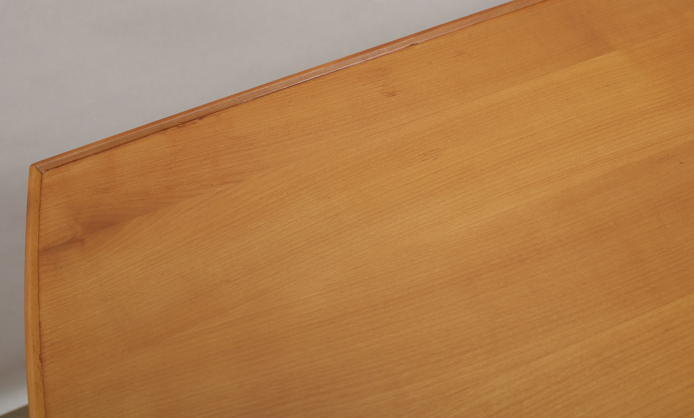 1950s coffee table in cherrywood mit brass