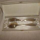 Couverts de table en métal argenté avec écrin