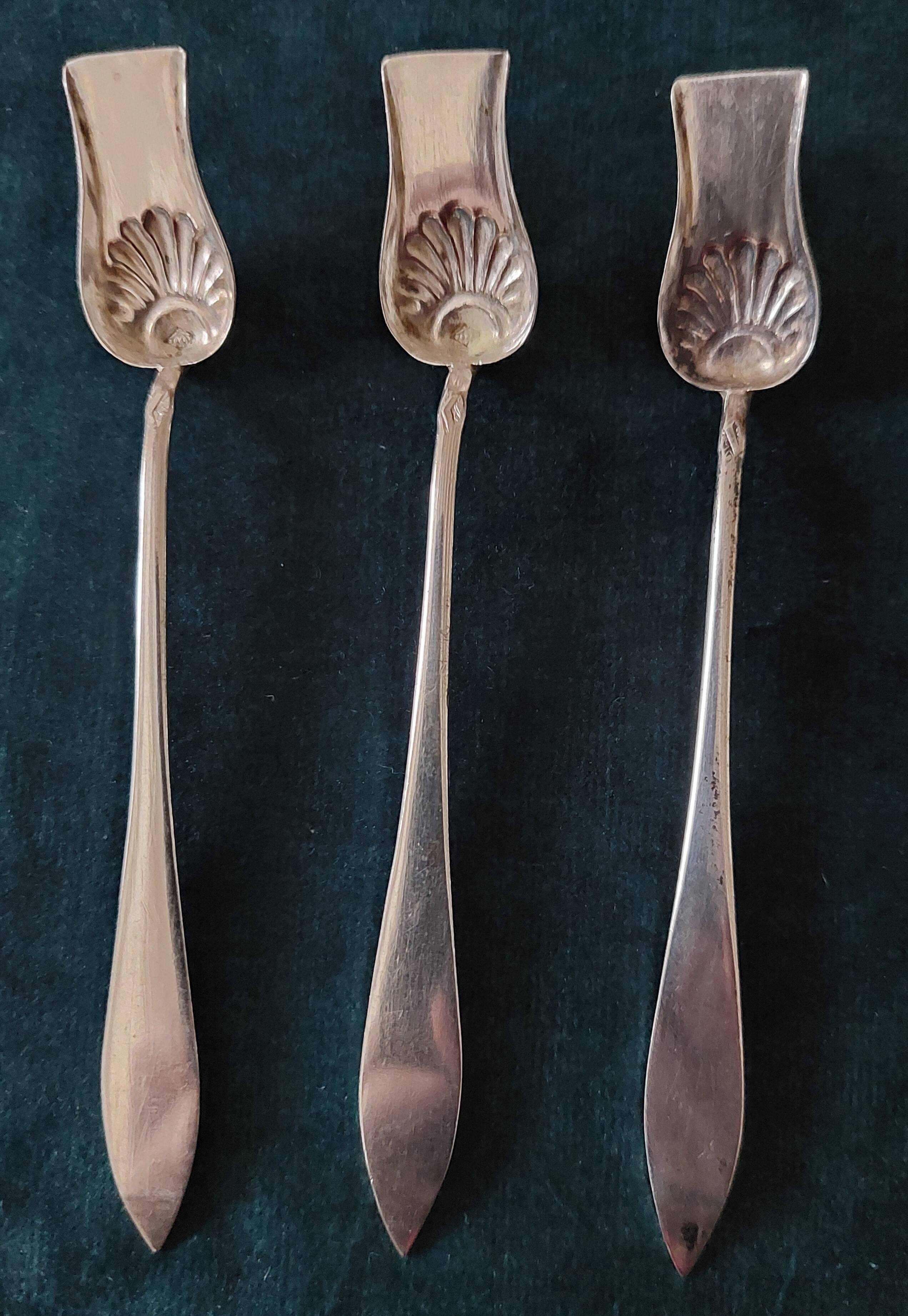 Solid silver salt spoons with Minerva hallmark, 19th century