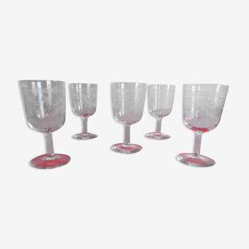 Lot 5 glasses with chiseled crystal foot height 14.5 cm