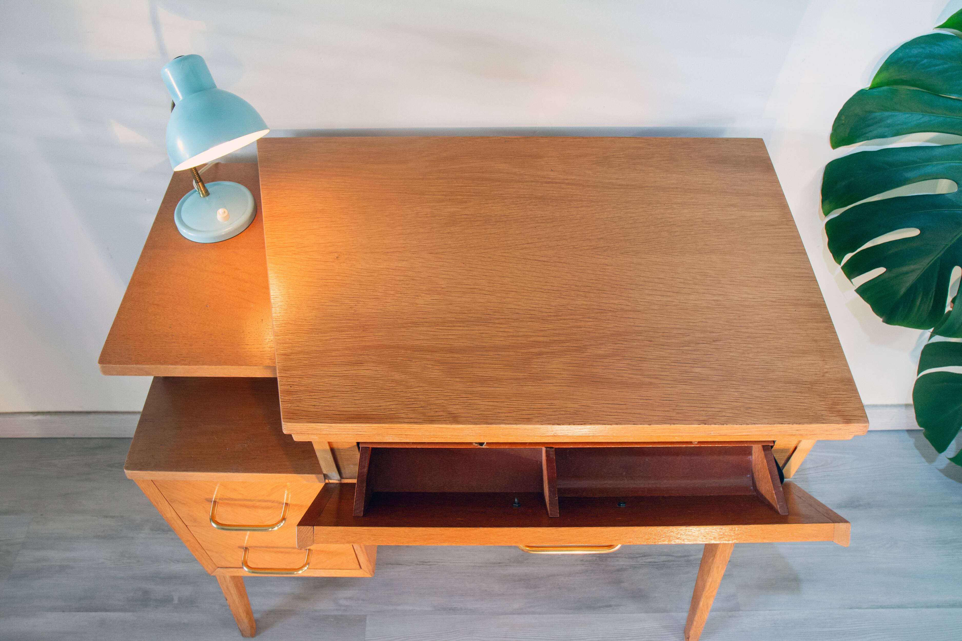 SINGER desk with compass legs from the 1960s
