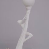 Lampe art déco femme nue en céramique blanche globe italie années 70