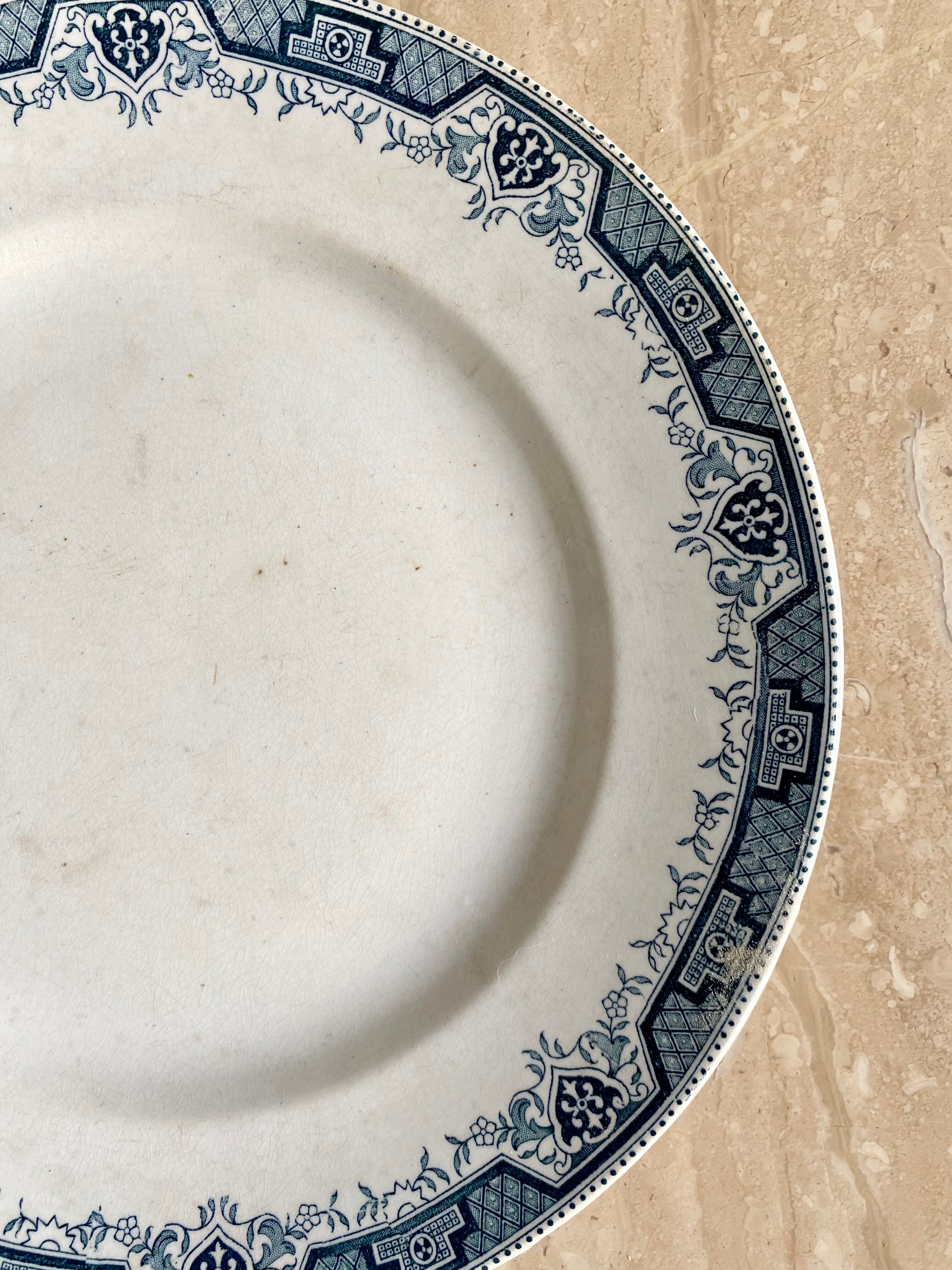 Iron earth plate