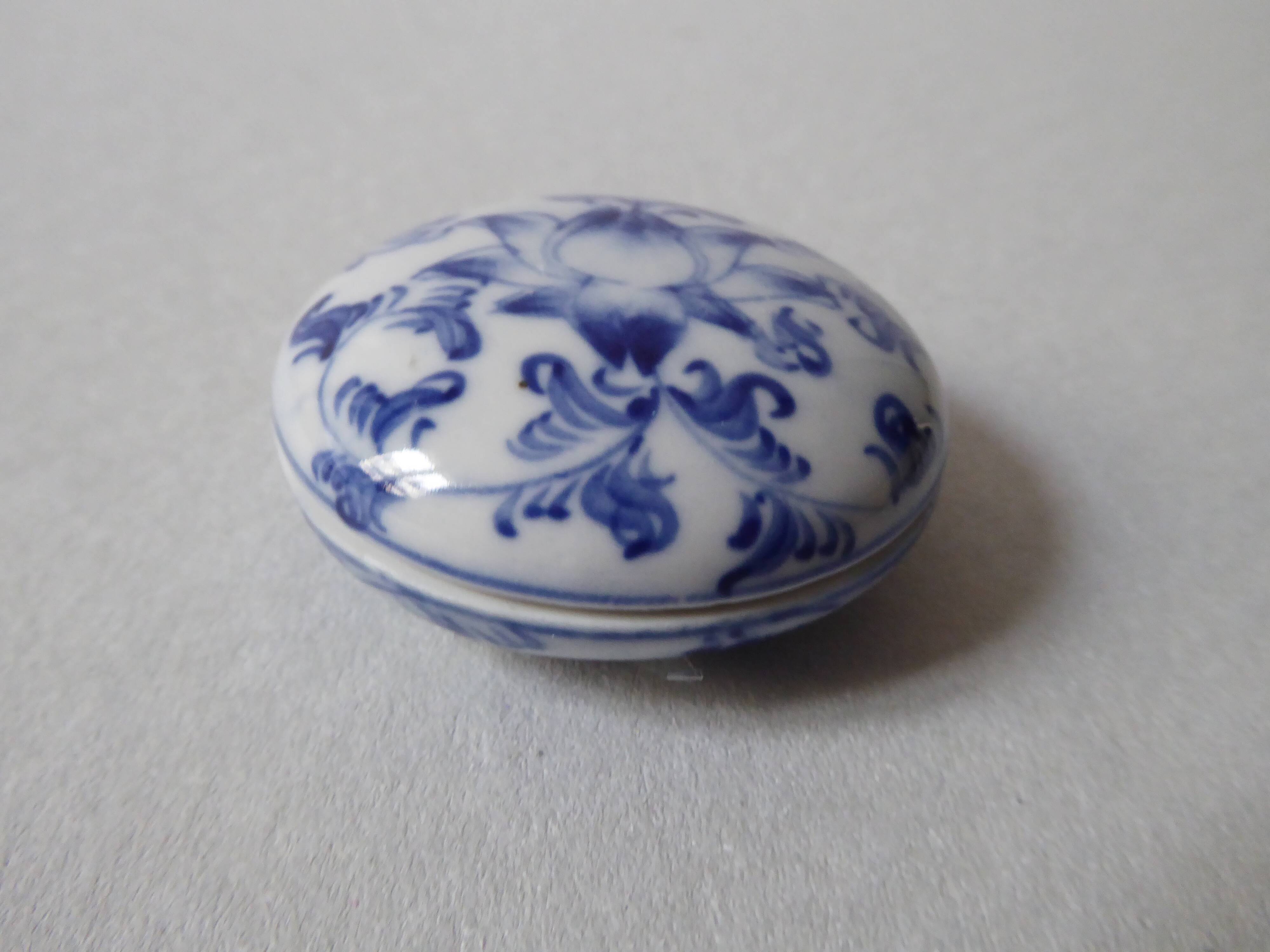 Porcelain pill box decorated with blue and white flowers
