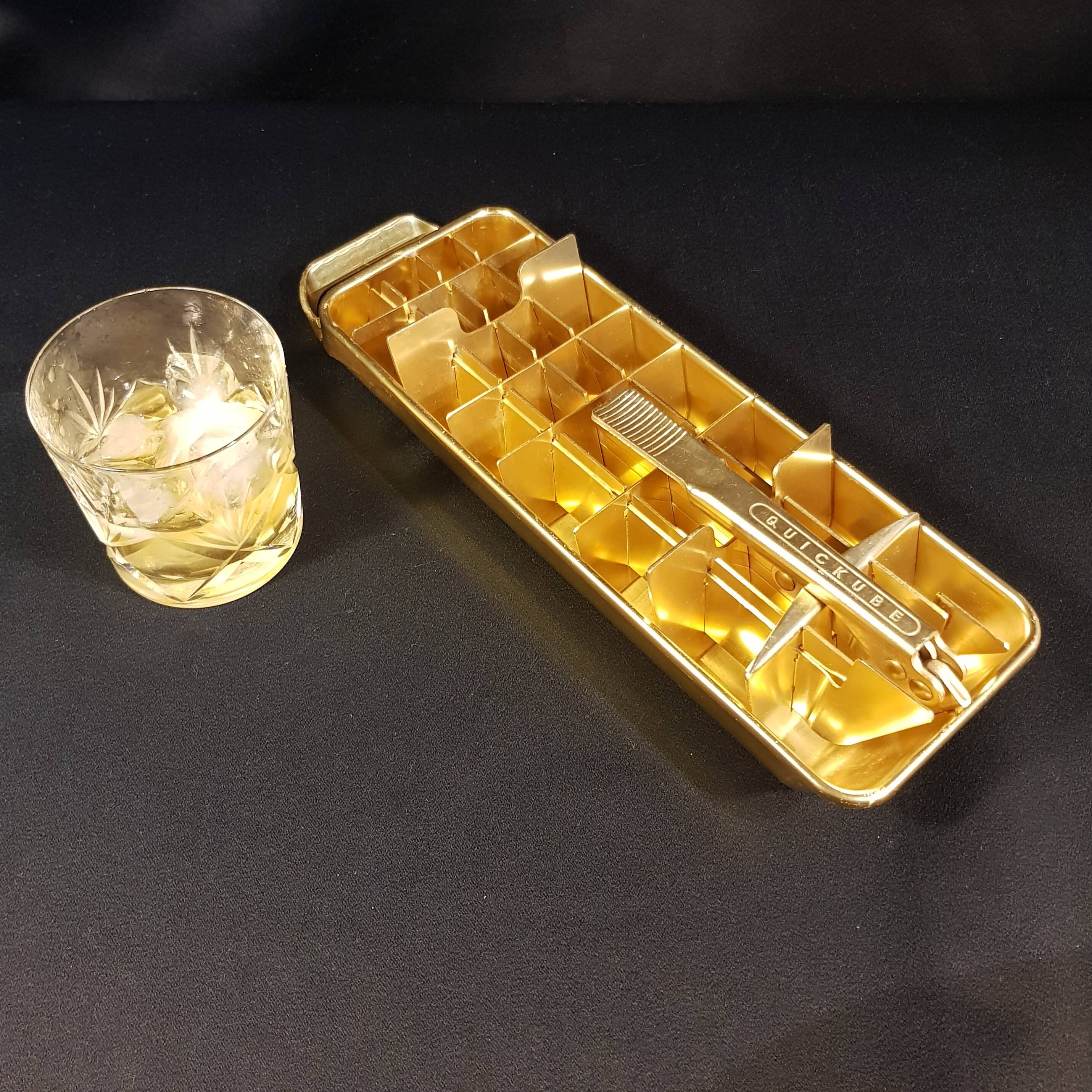 Quickube ice cube tray
