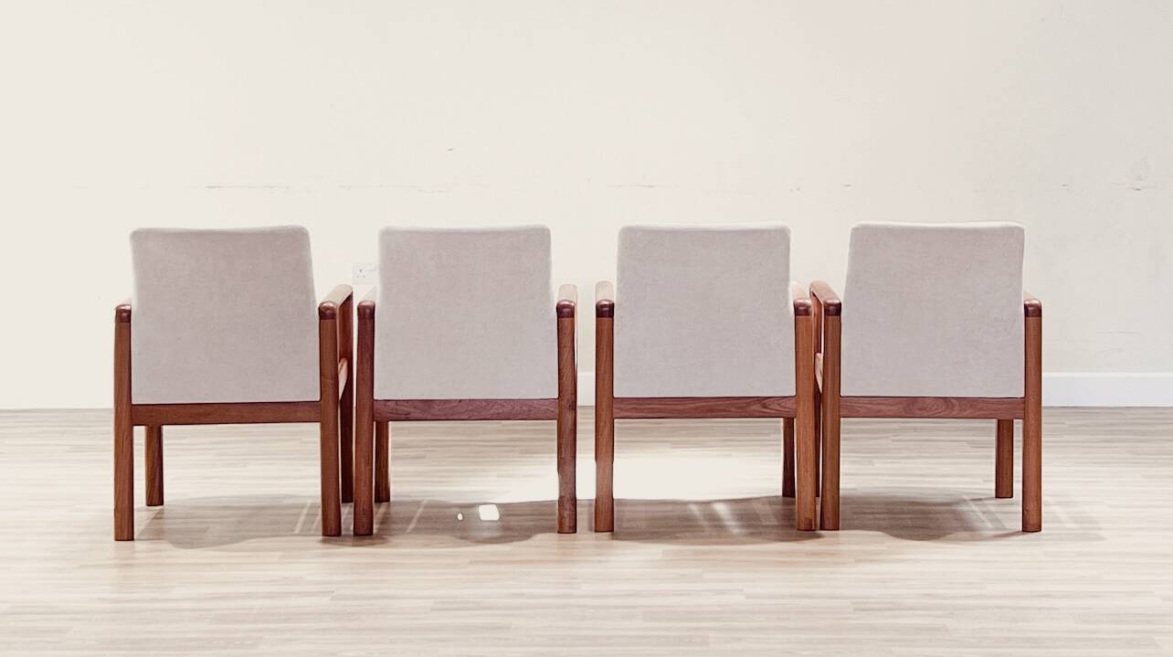 Suite de quatre fauteuils de Dyrlund en teck