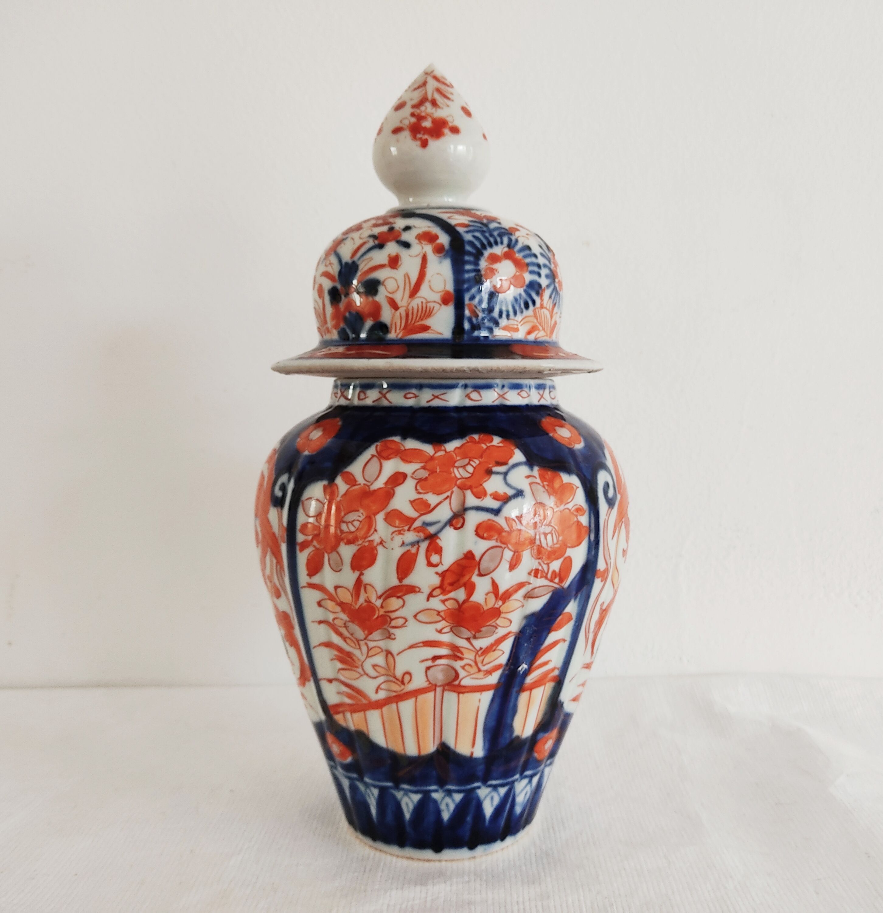 Vase couvert japonais Imari, 19e siècle