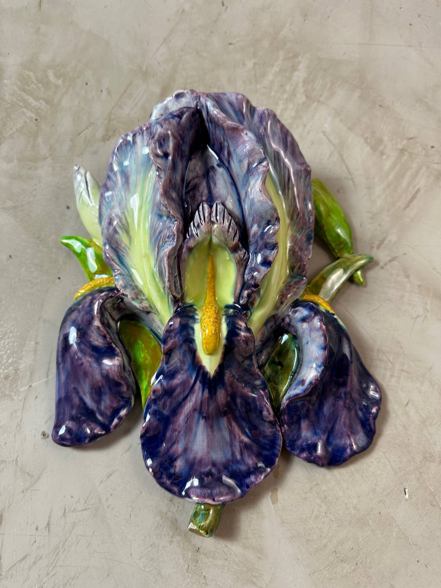 Flower girl in barbotine