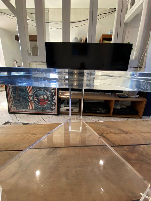 Table basse, d'appoint triangulaire en plexiglas, 1970
