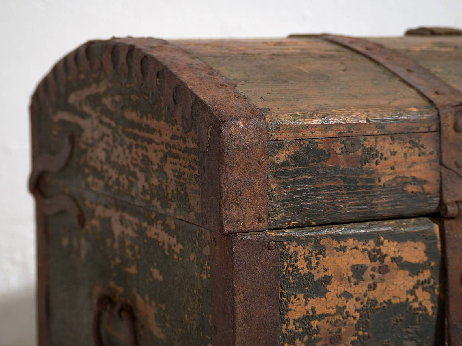 Antique chest with green patina (c.1900)