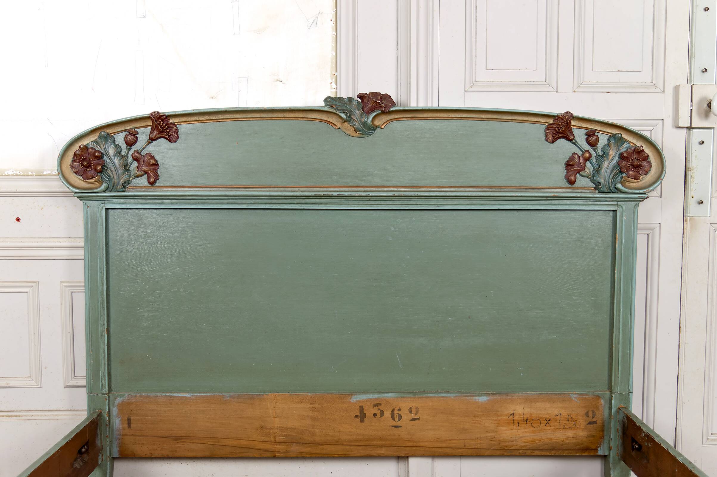 Art Nouveau bed in carved and painted wood, Poppies, Circa 1900