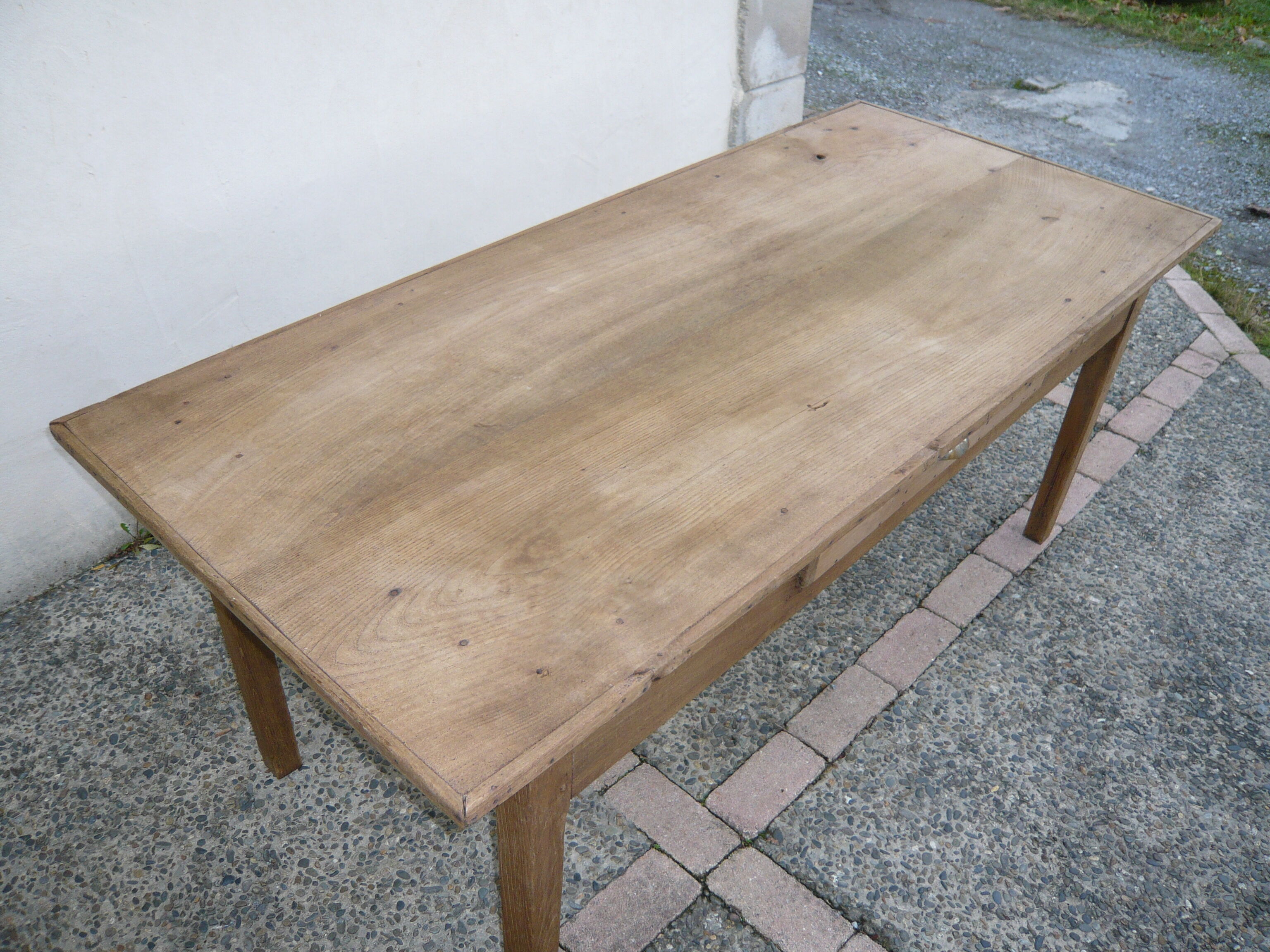 Farm table