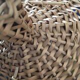 Suspension in wicker and amber glass