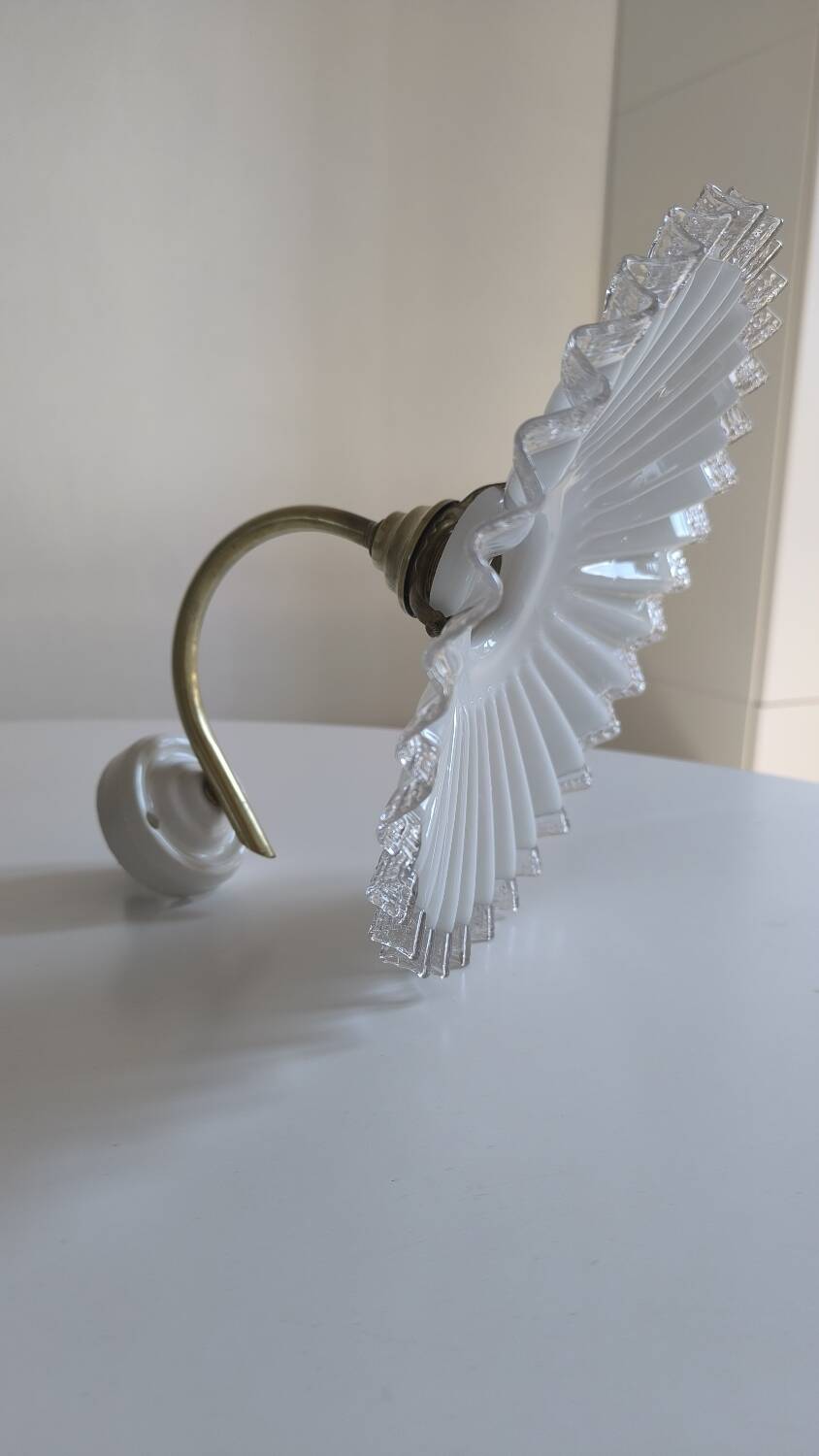 Vintage wall light in notched opaline and gilded brass