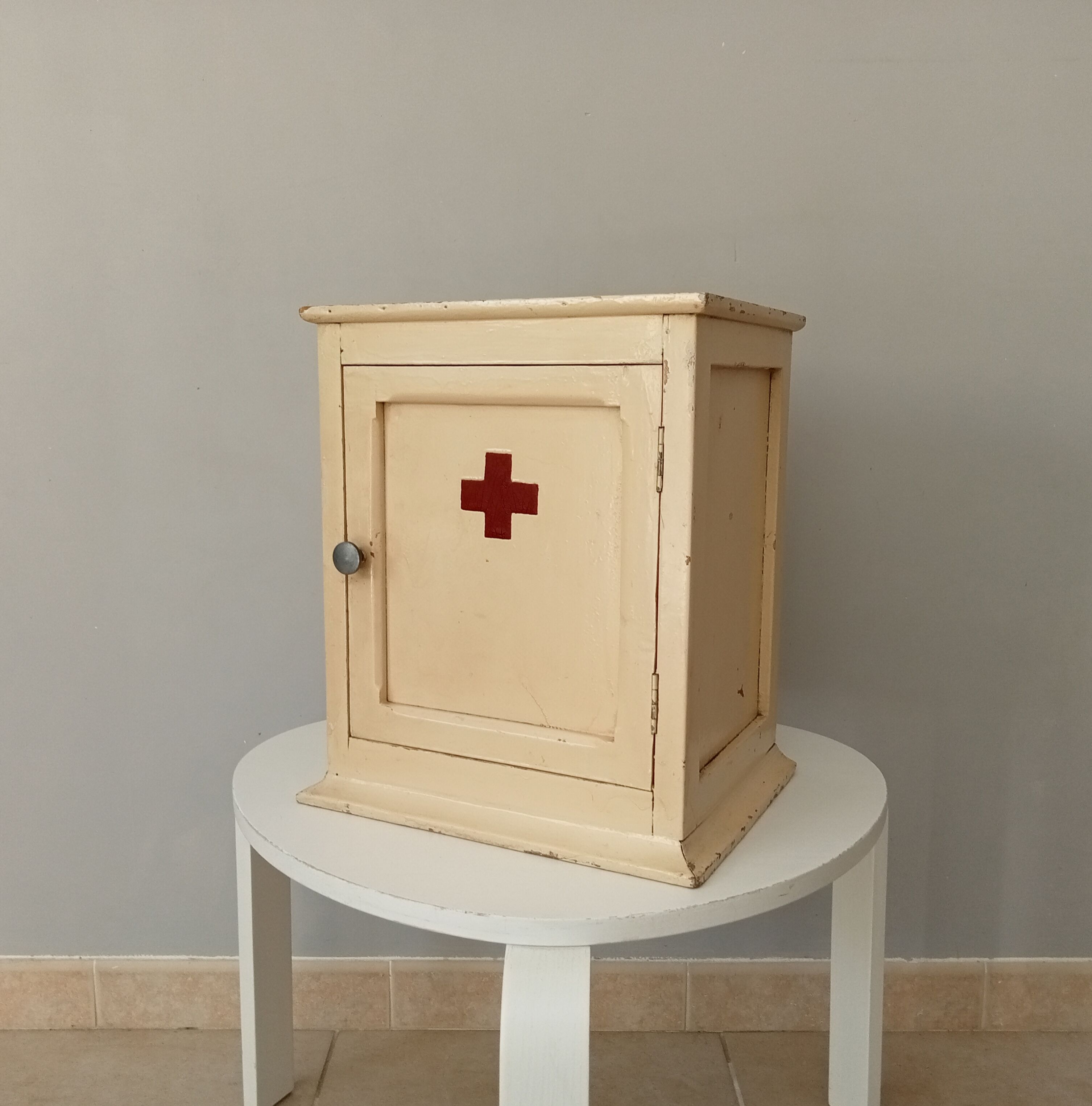 Vintage medicine cabinet 40s/50s