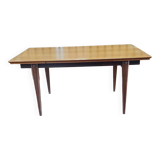 Extendable teak table