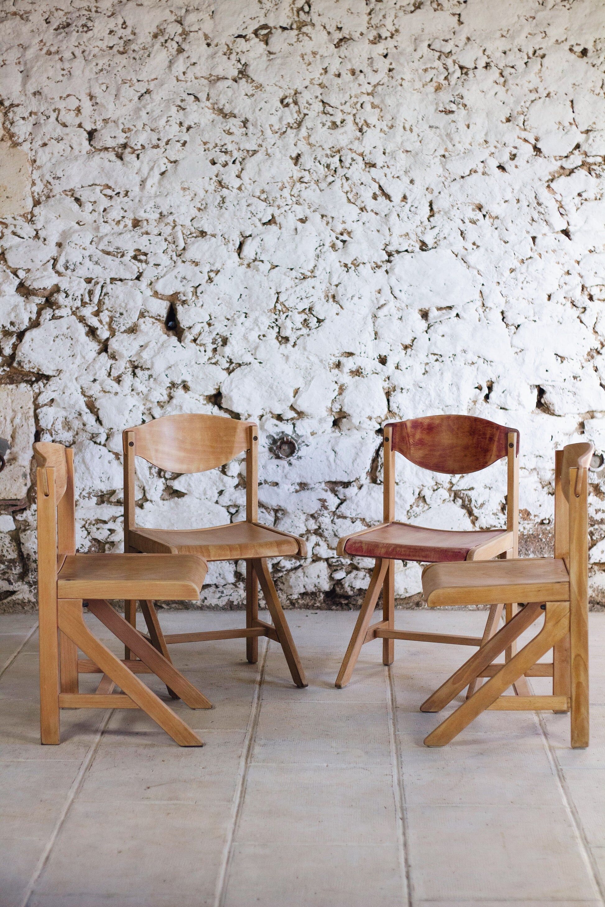 4 vintage canteen chairs in beech, 1980.
