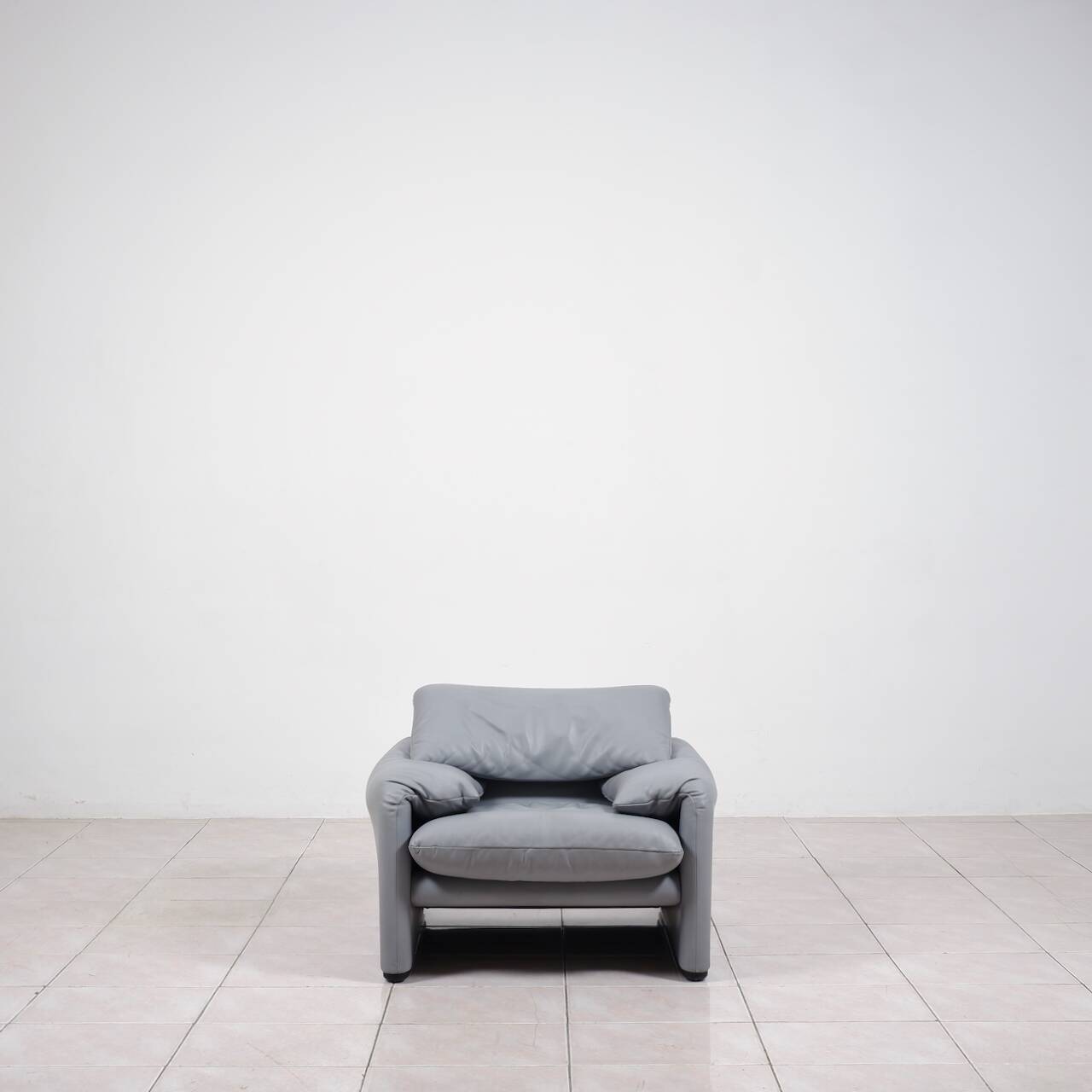 „Maralunga“ leather lounge chair by Vico Magistretti for Cassina, Italy