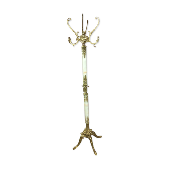 Coat holder on onyx and gold metal foot