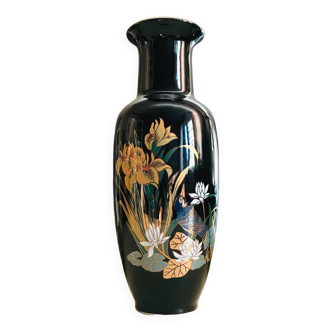 Japanese 'kacho' vase decorated with flowers and a bird