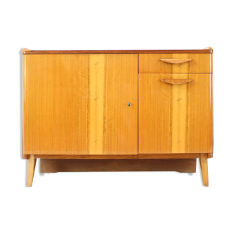 Armoire de rangement des années 1960 par Tatra Pravenec conçue par F.Jirak Tchécoslovaquie