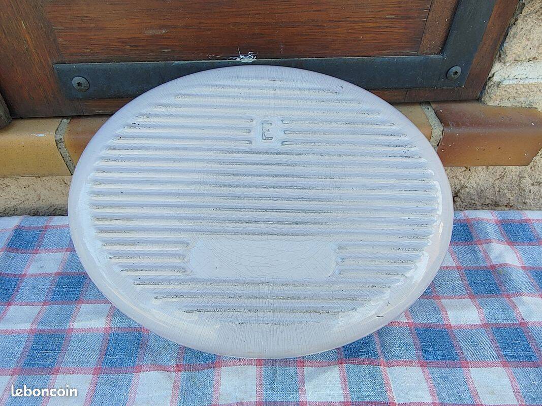 Le Creuset collection, old enamelled cast iron casserole, beautiful condition