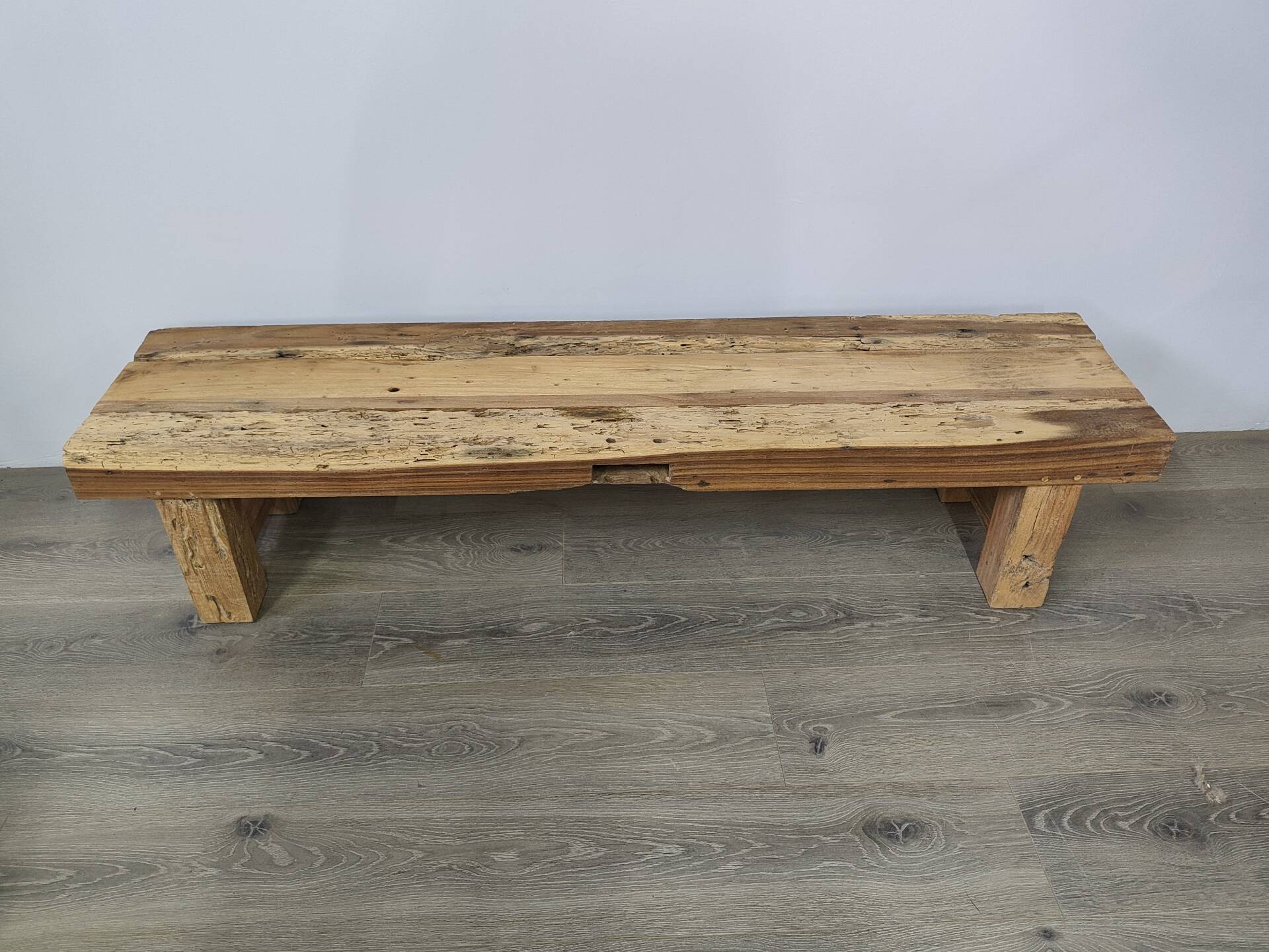 Banc en bois brut ancien