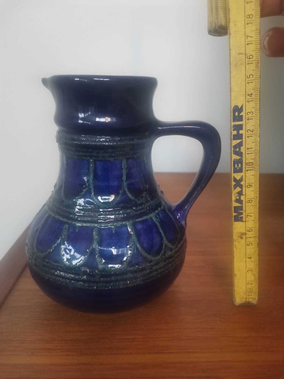 Vase pichet vintage en poterie Strehla – Céramique est-allemande du milieu du siècle, noir