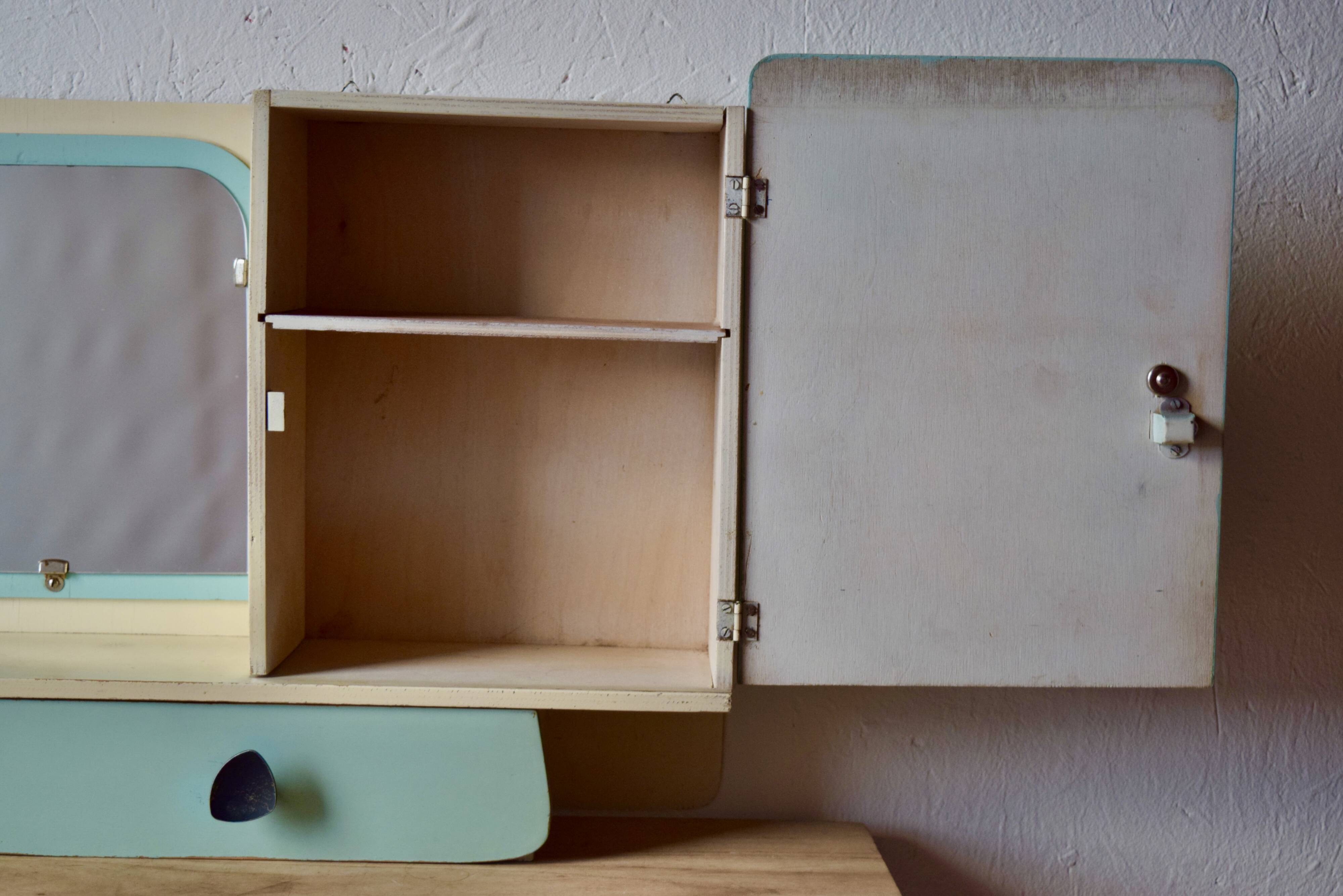 Old medicine cabinet - 1950