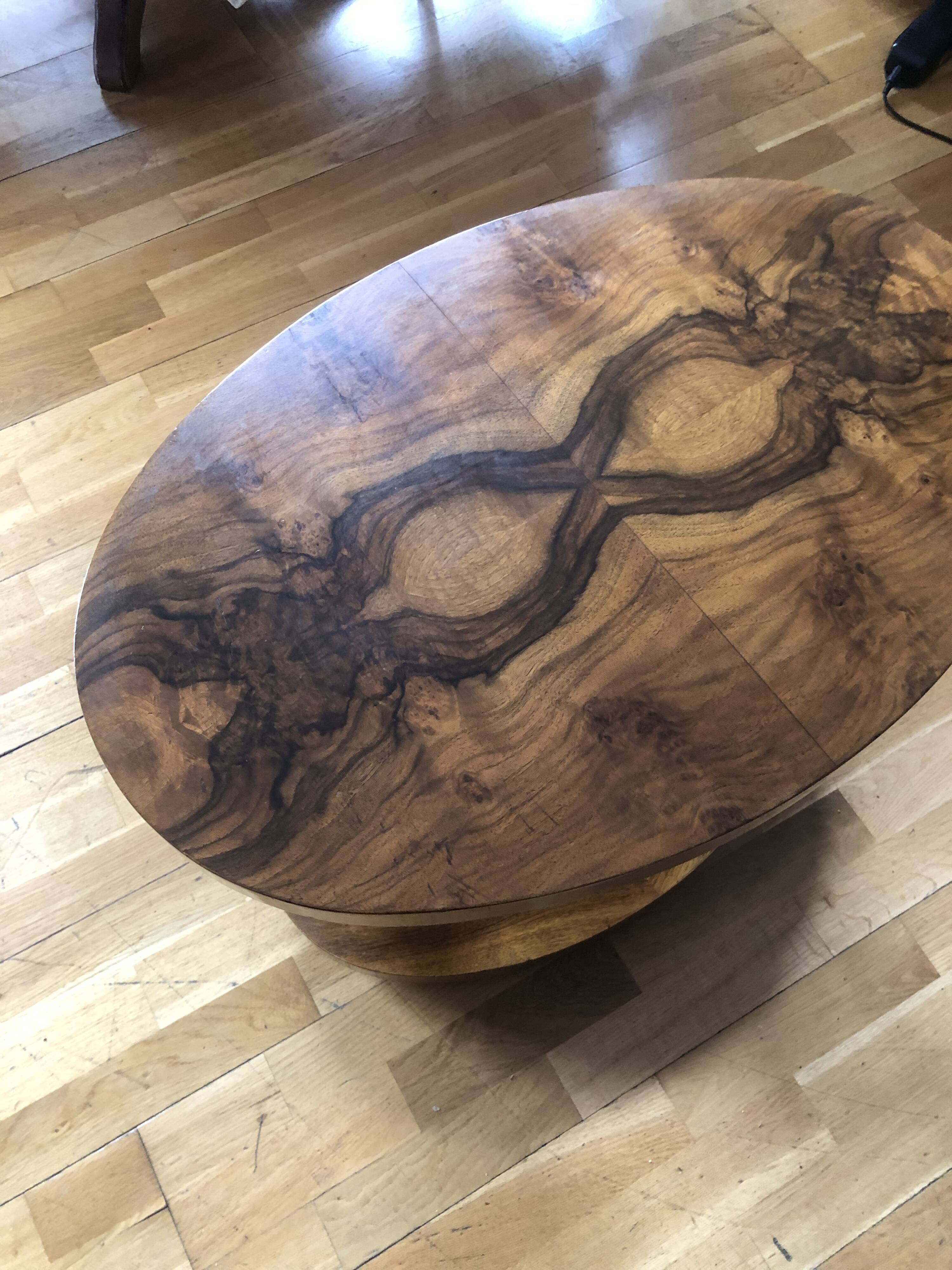Pretty little Art Deco side table.