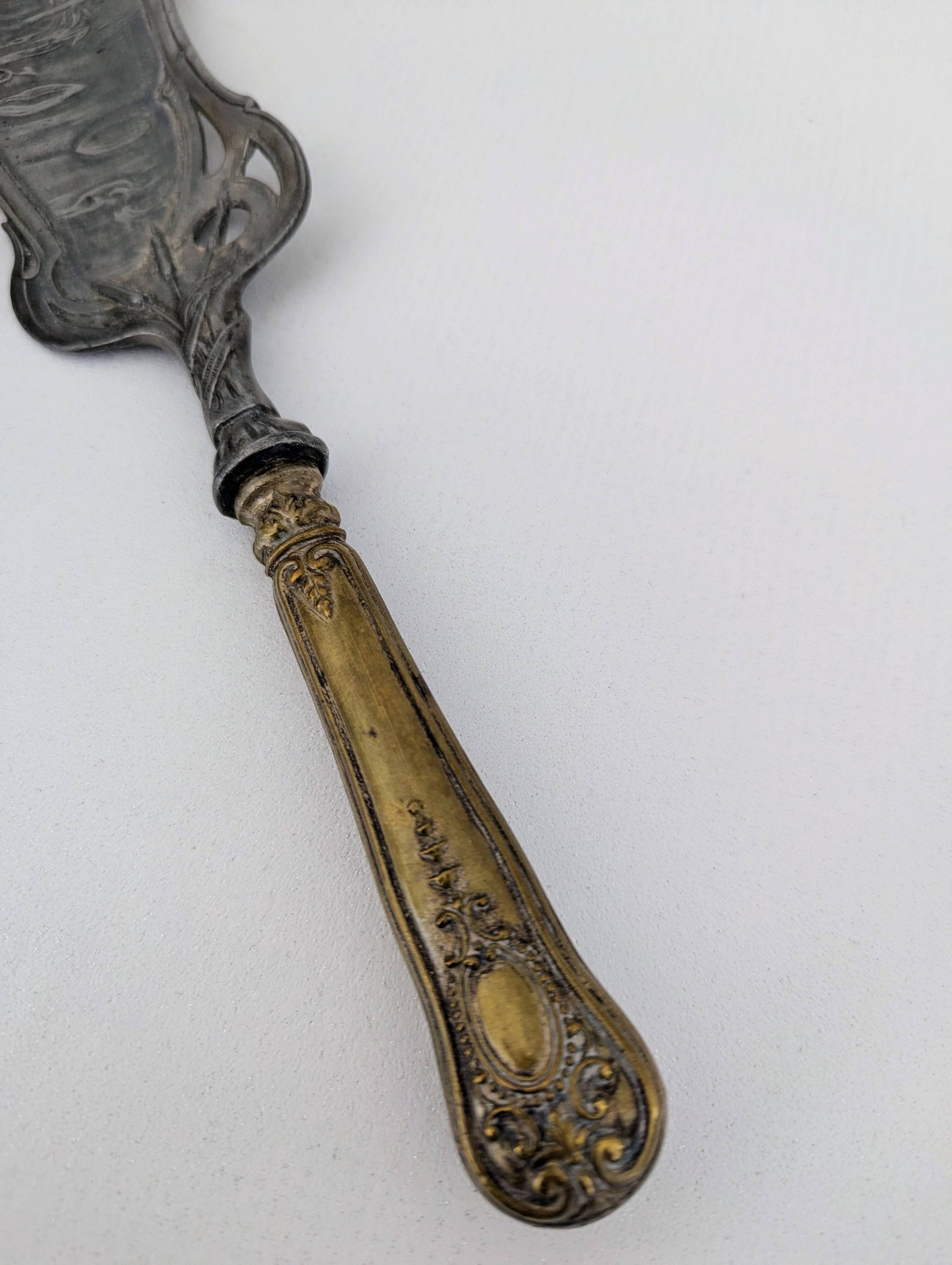 Large Art Nouveau serving shovel in white metal and gilded brass 30 cm