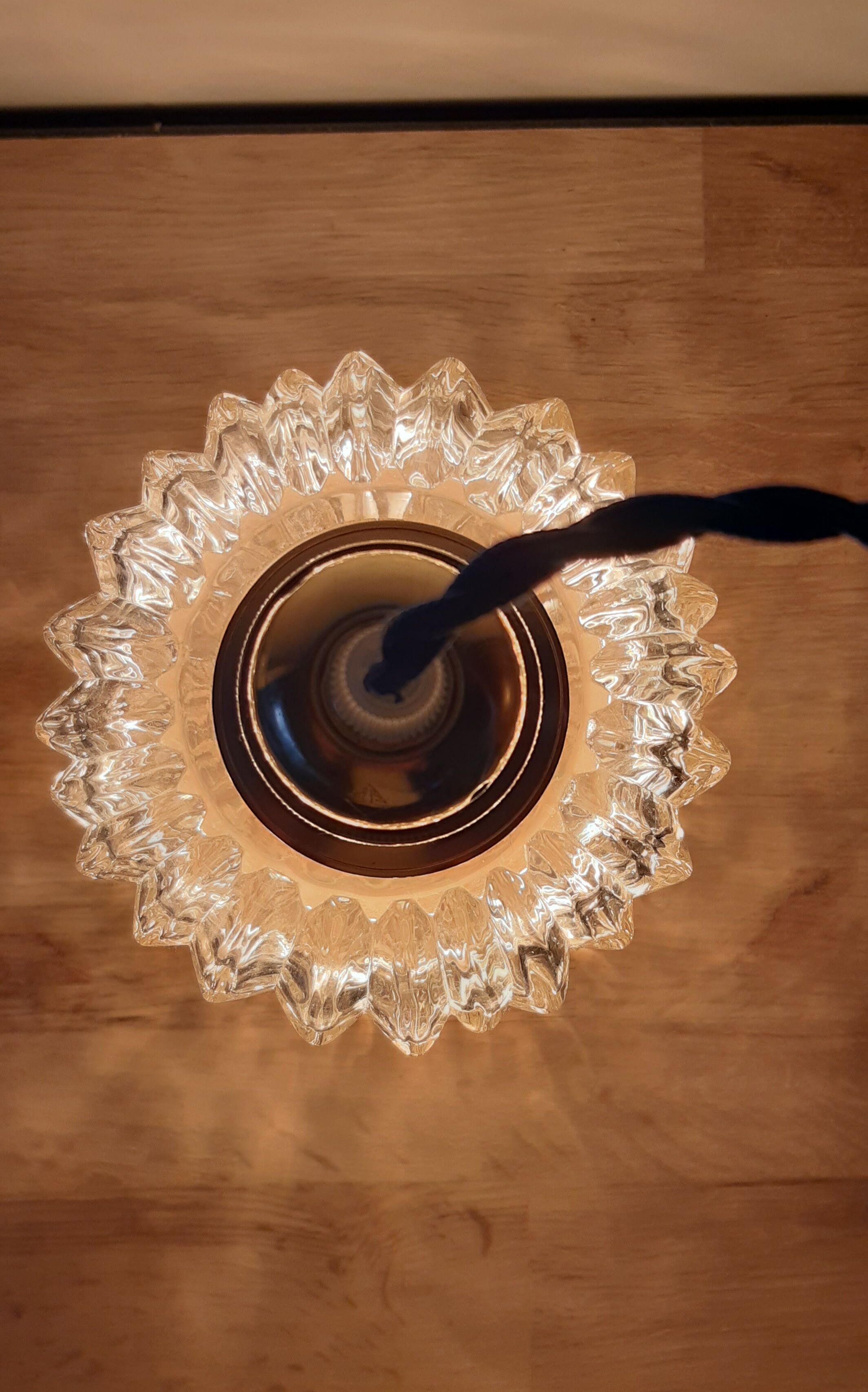 Chiseled glass hand lamp