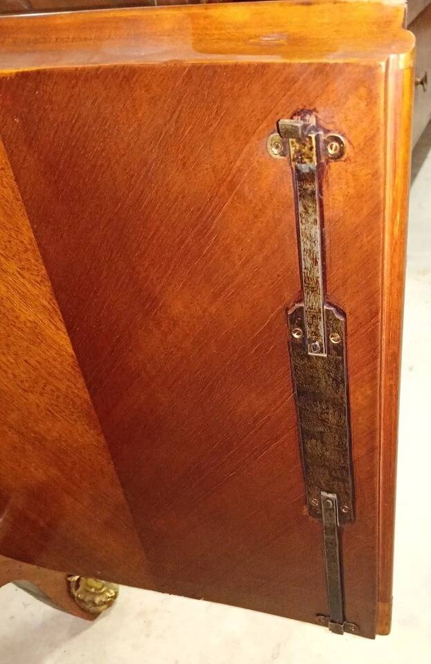 Important Louis XV secretary, in floral marquetry and rich.