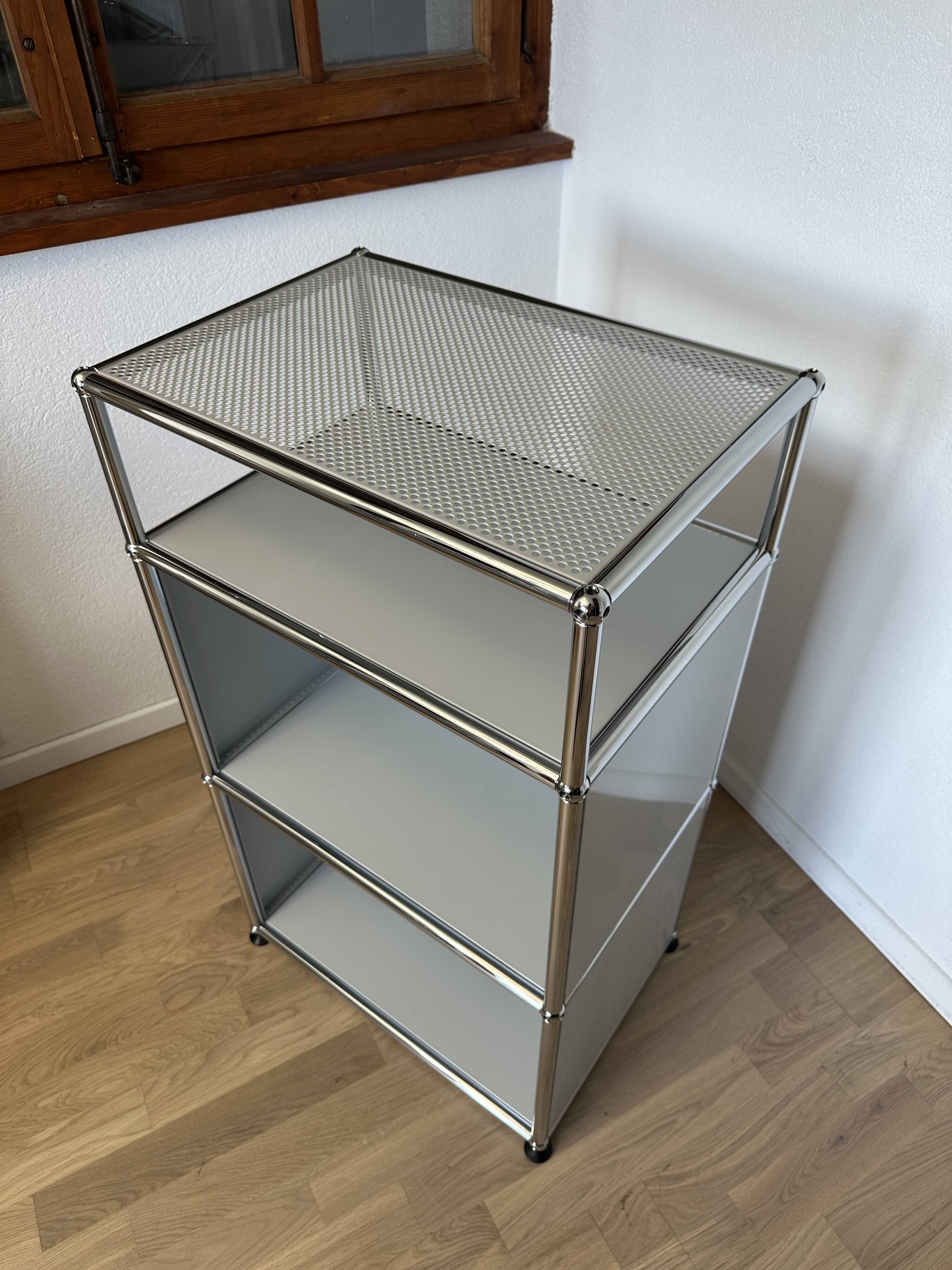 USM Haller shelf in light grey