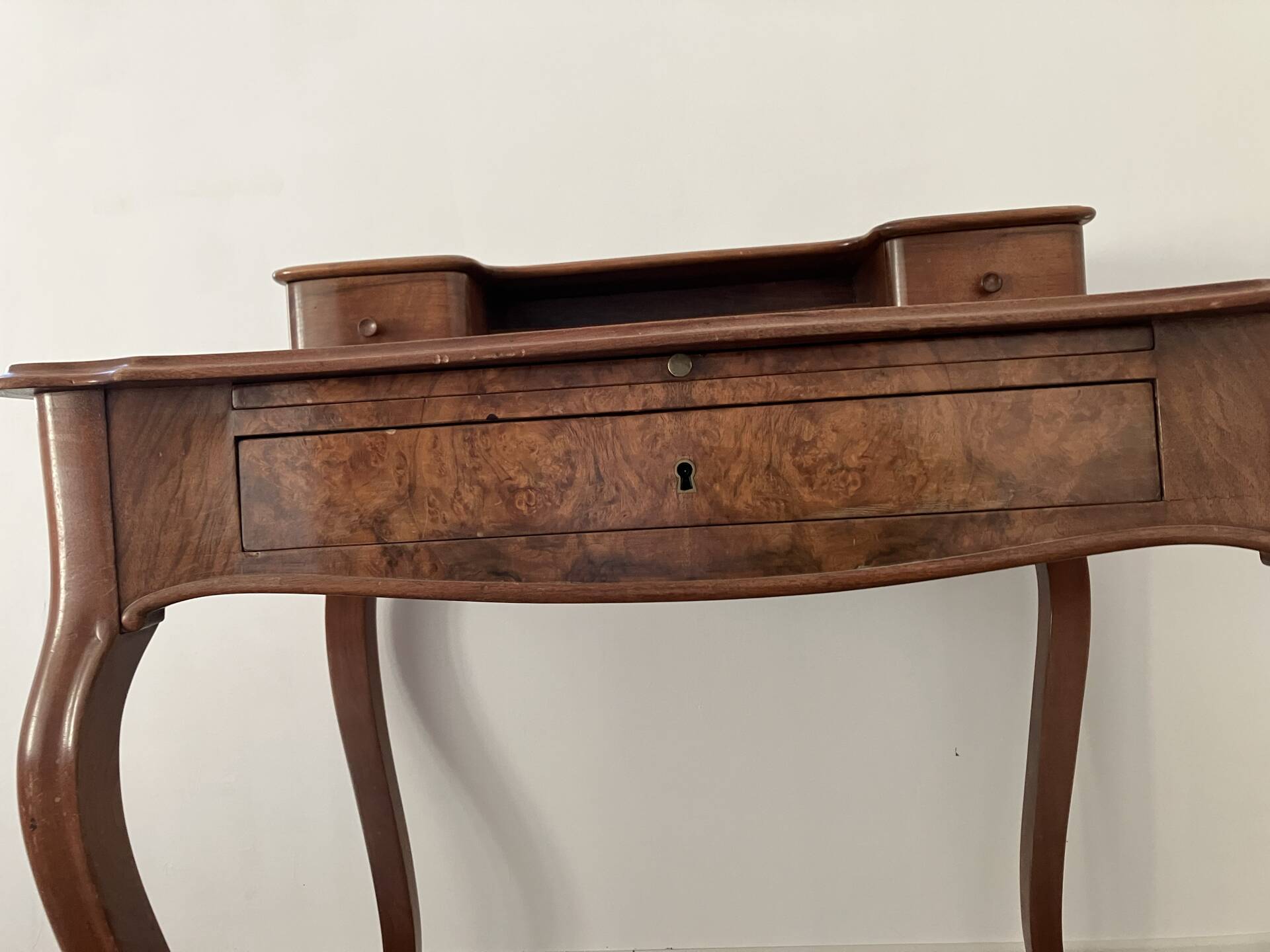 Lady's desk - Happiness of the day
