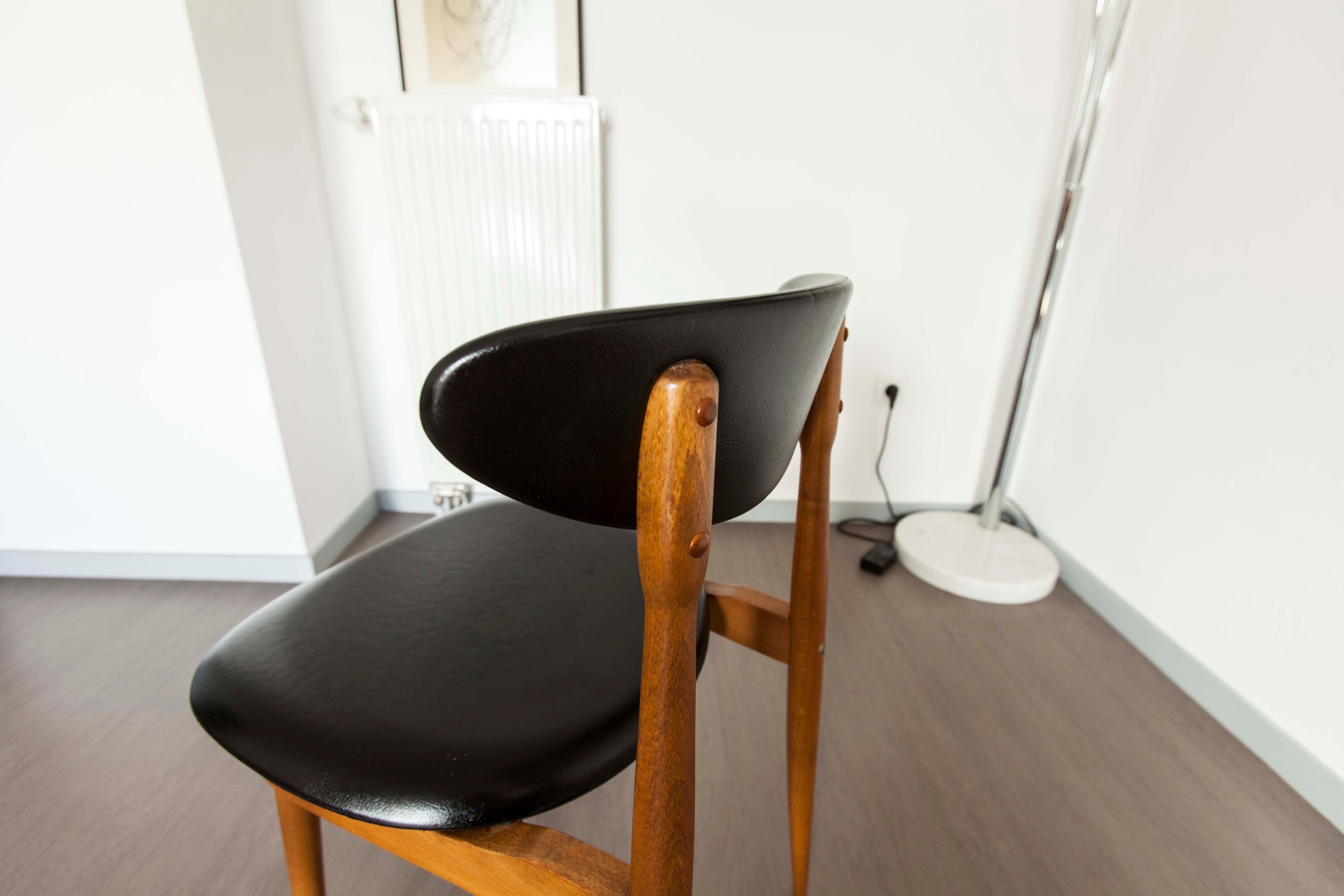 Pair of chairs  Baumann modèle "pégase"