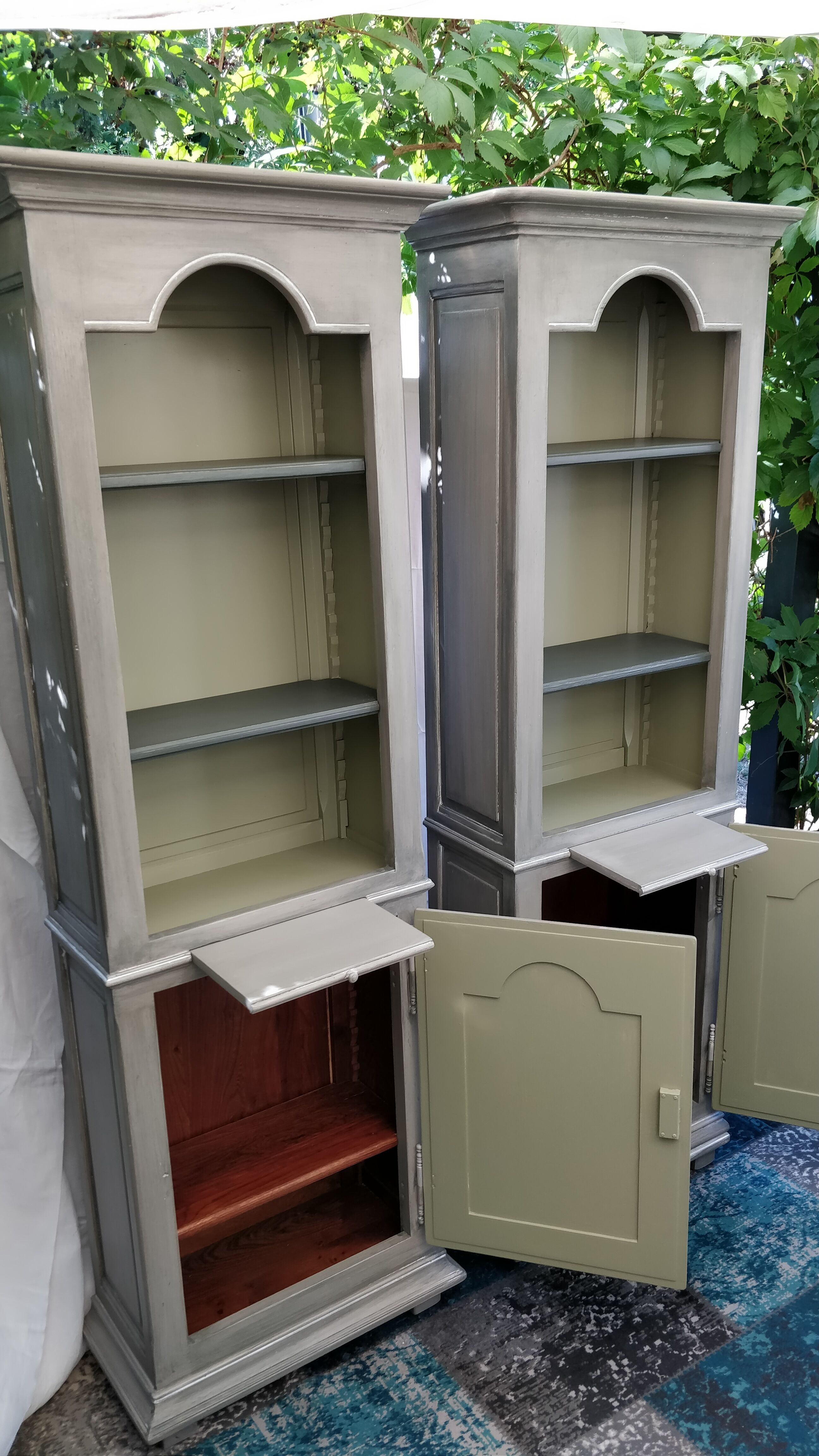 Pair of old-time-skated libraries