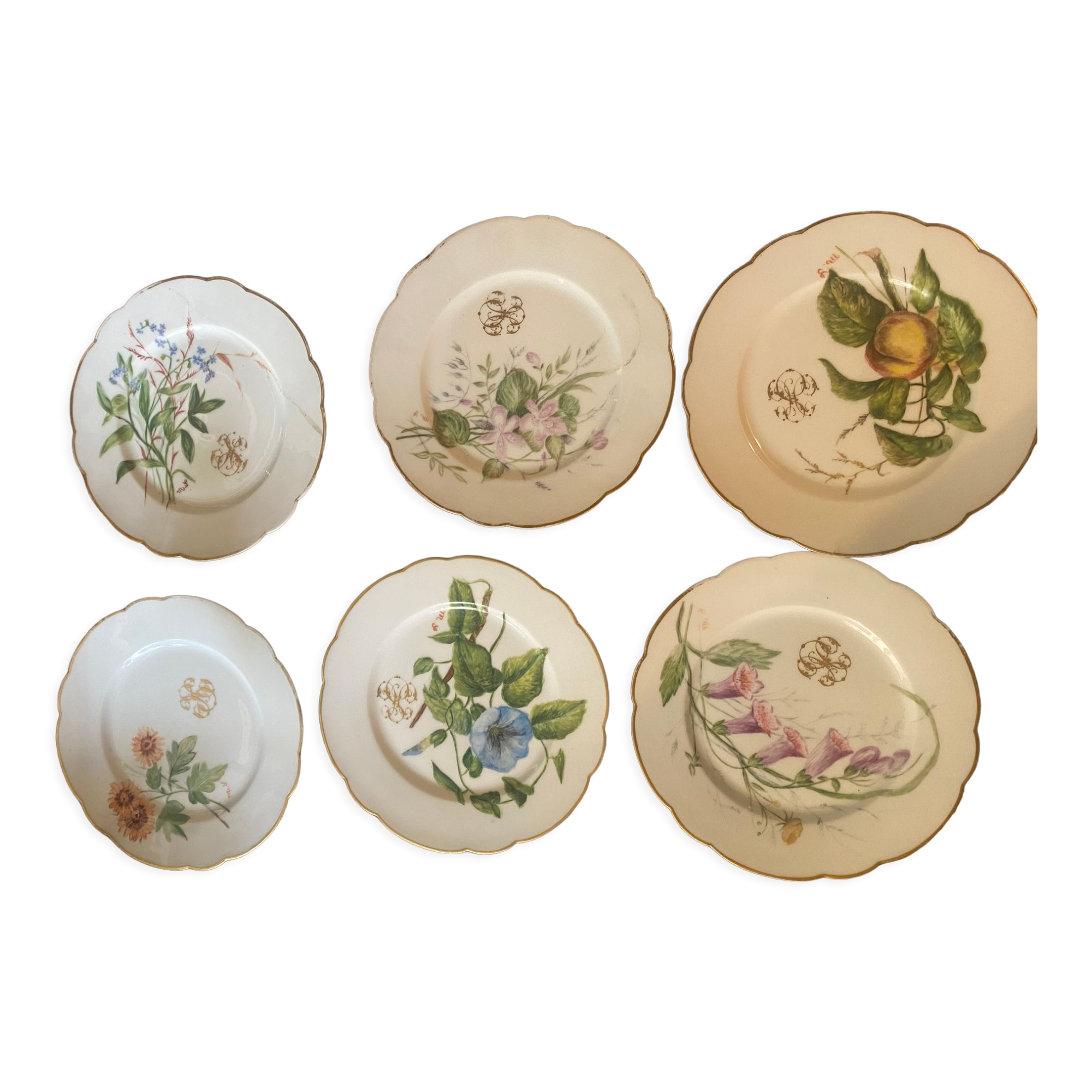 Set of plates with floral decorations