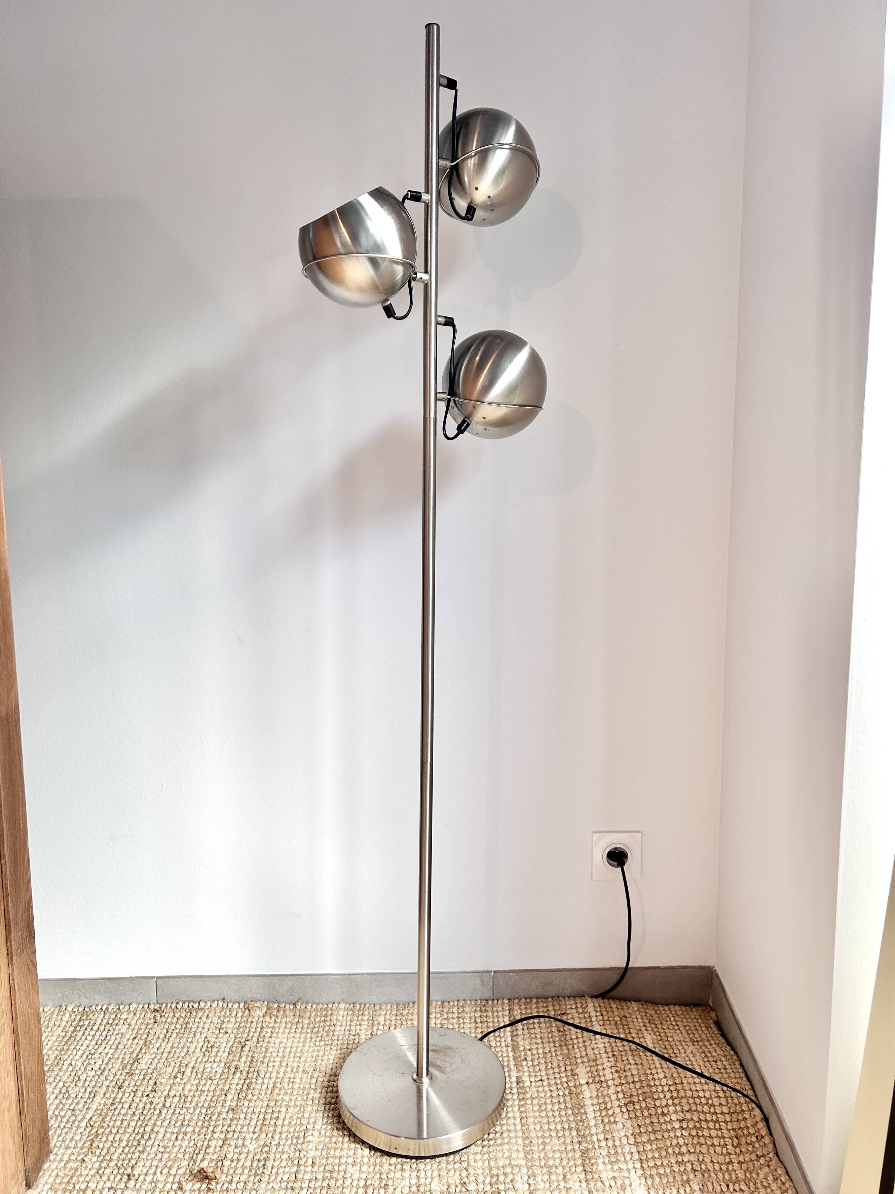 3-light metal eyeball floor lamp