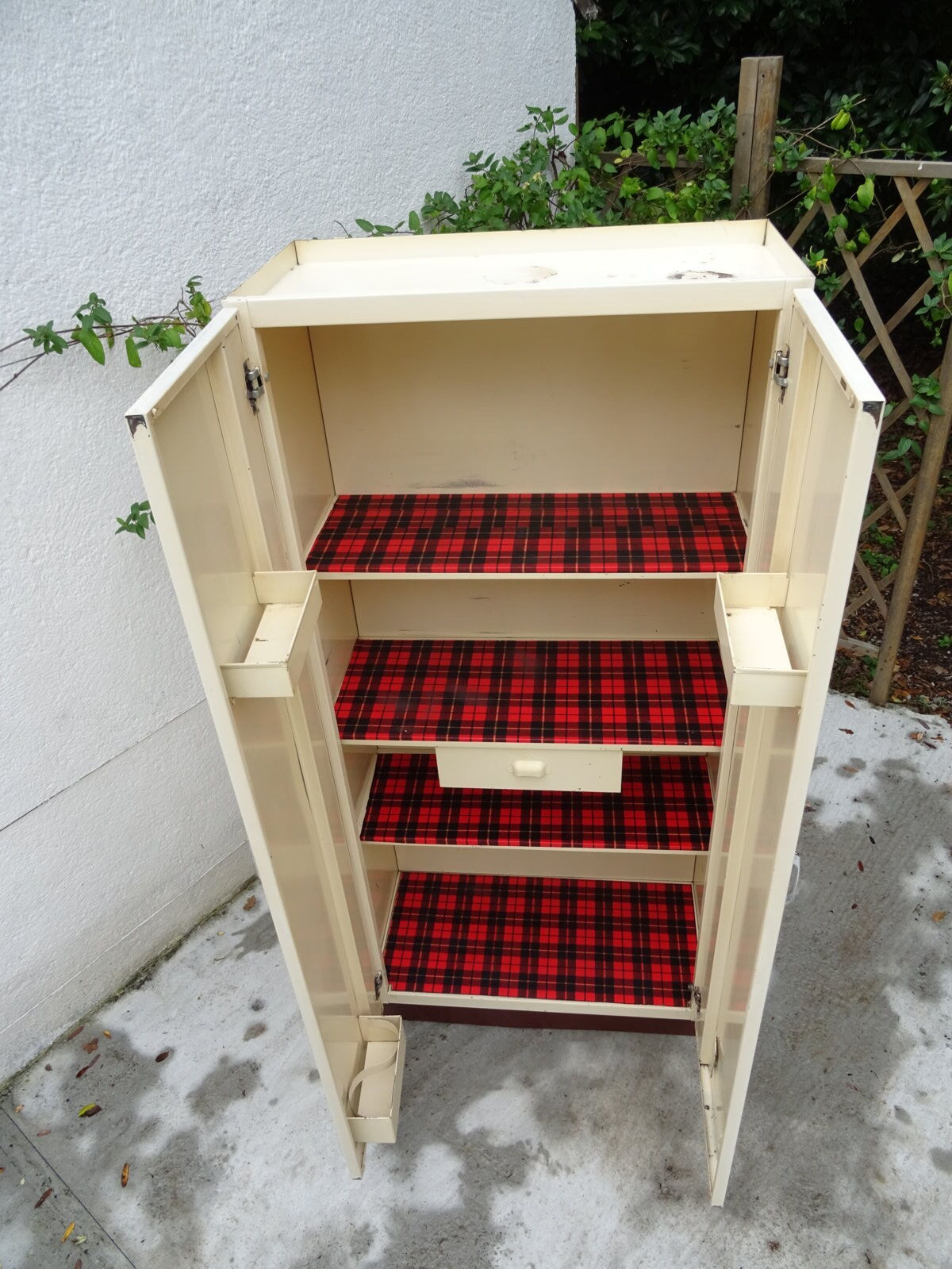 Manufrance metal cabinet