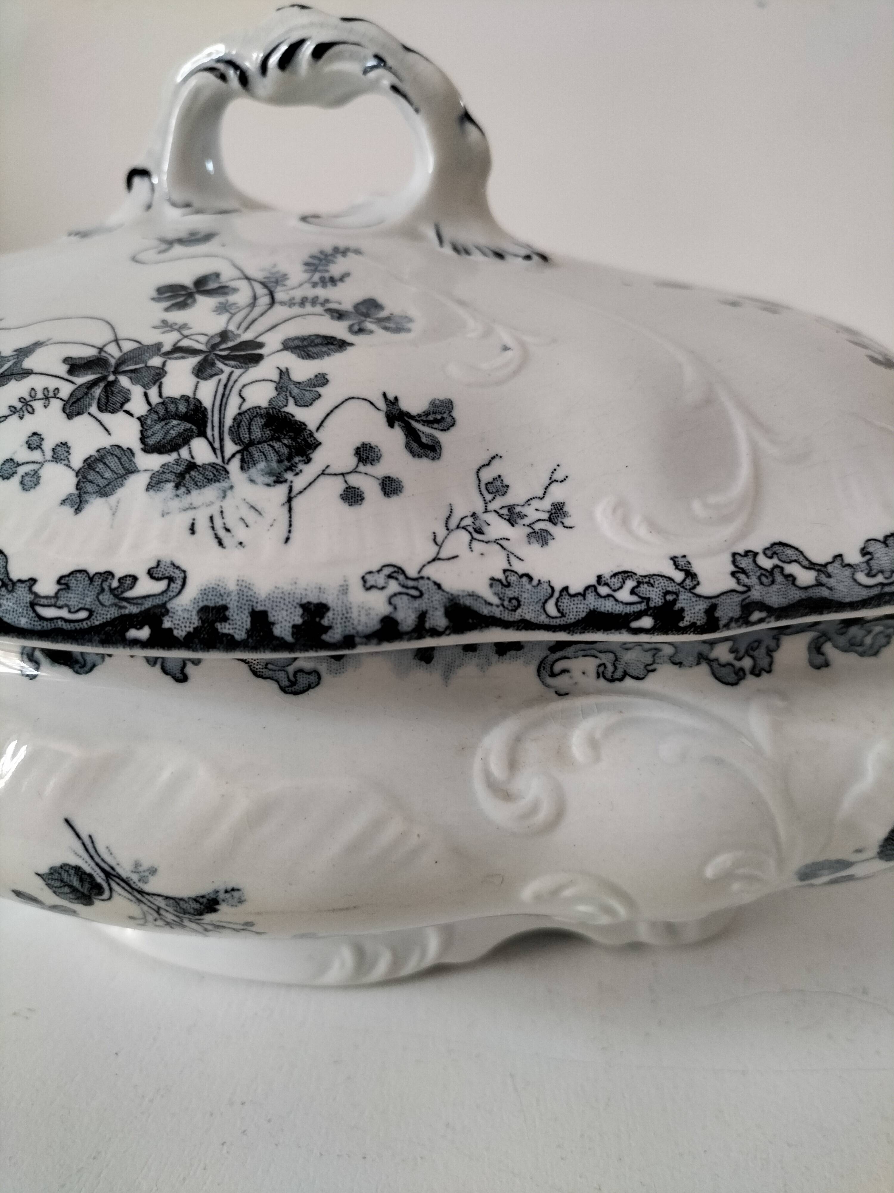 Antique Creil & Montereau soup tureen – sold by E. Bourgeois