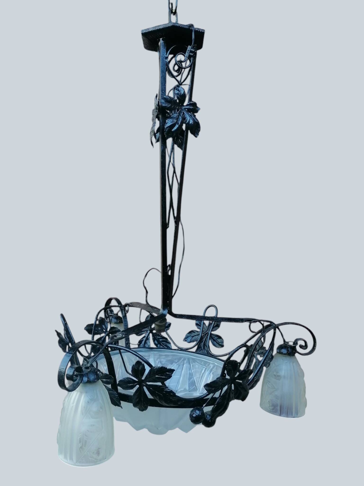 Wrought iron and art deco glass chandelier - Degué Workshops