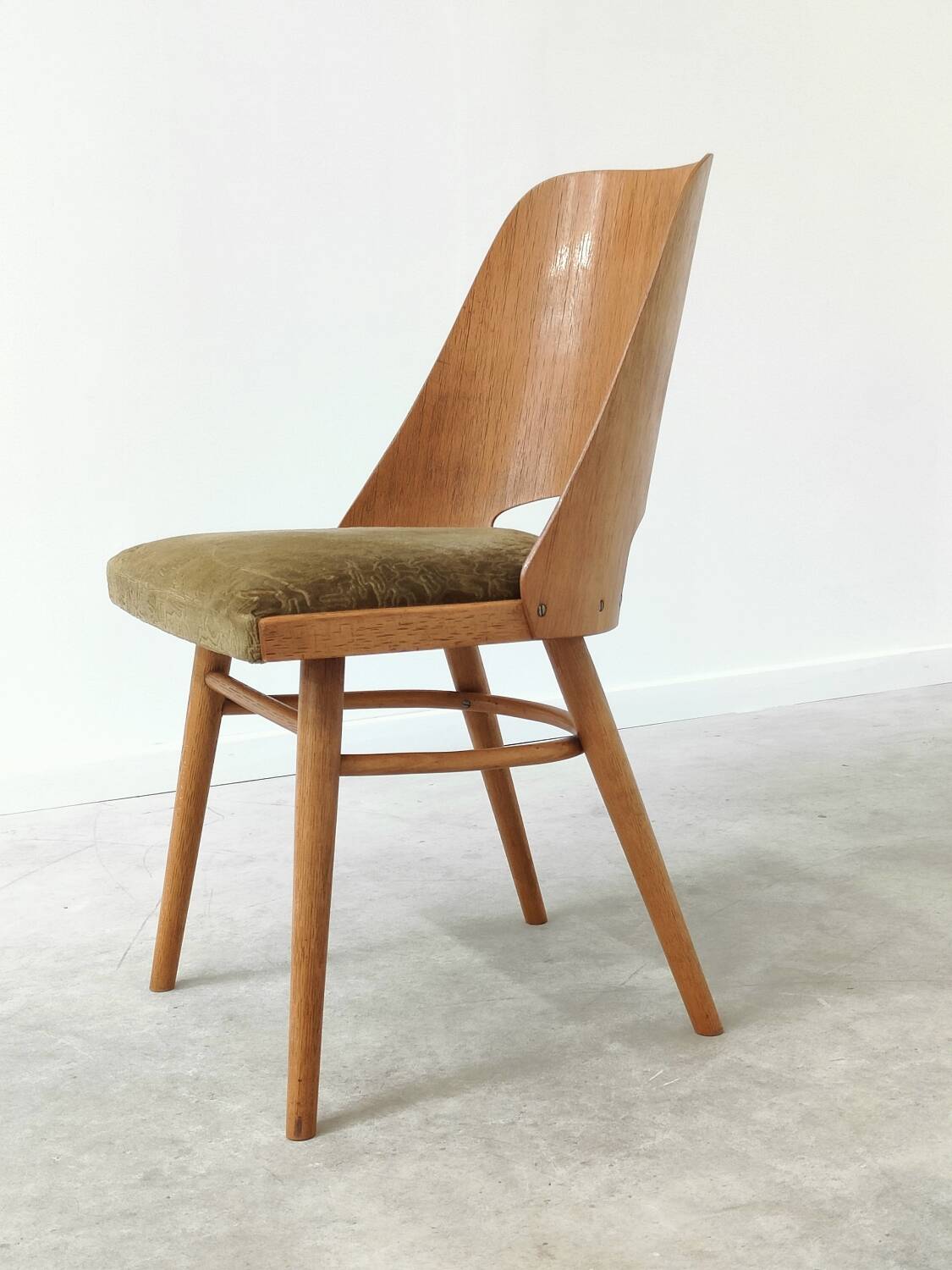 Set of 4 chairs model 514 by Radomir Hofman for Ton 1960