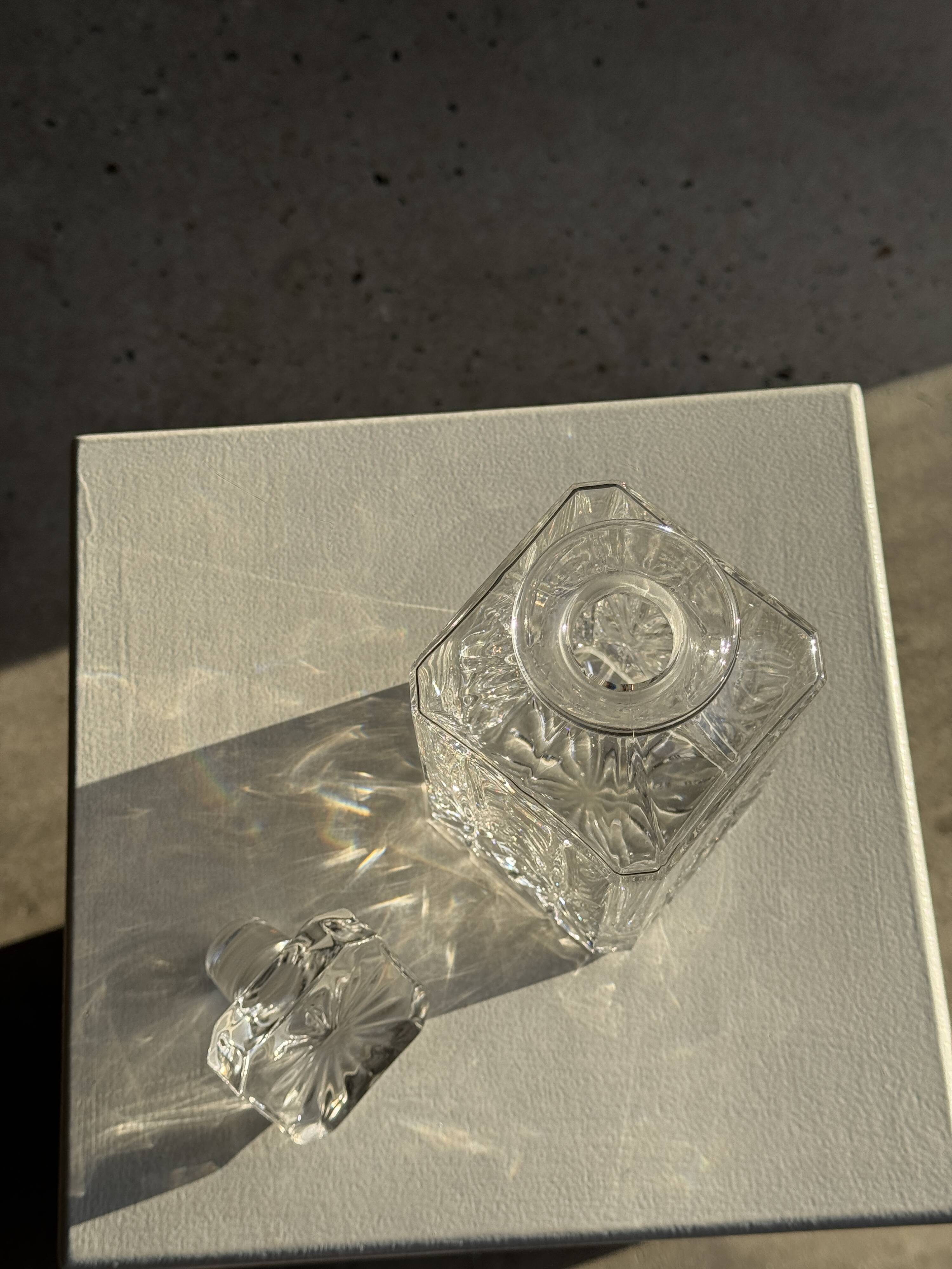 Carafe à whisky motifs pointes de diamant en cristal H23